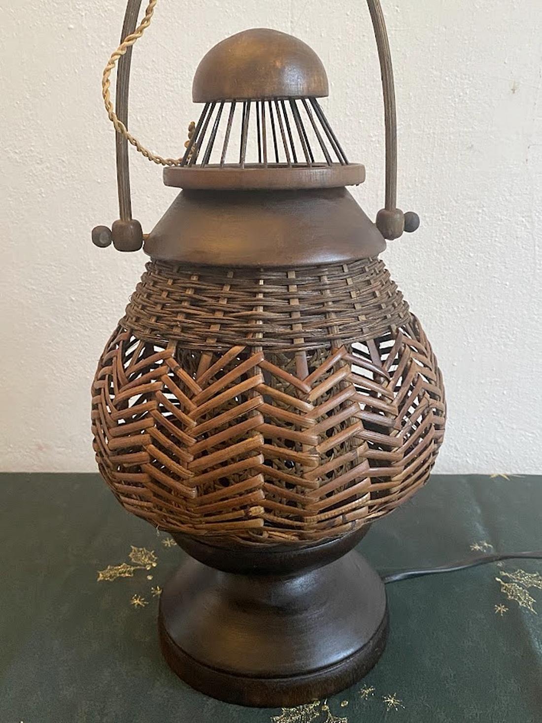 Lámpara de mesa vintage de ratán Circa años 80 Bohemio en venta