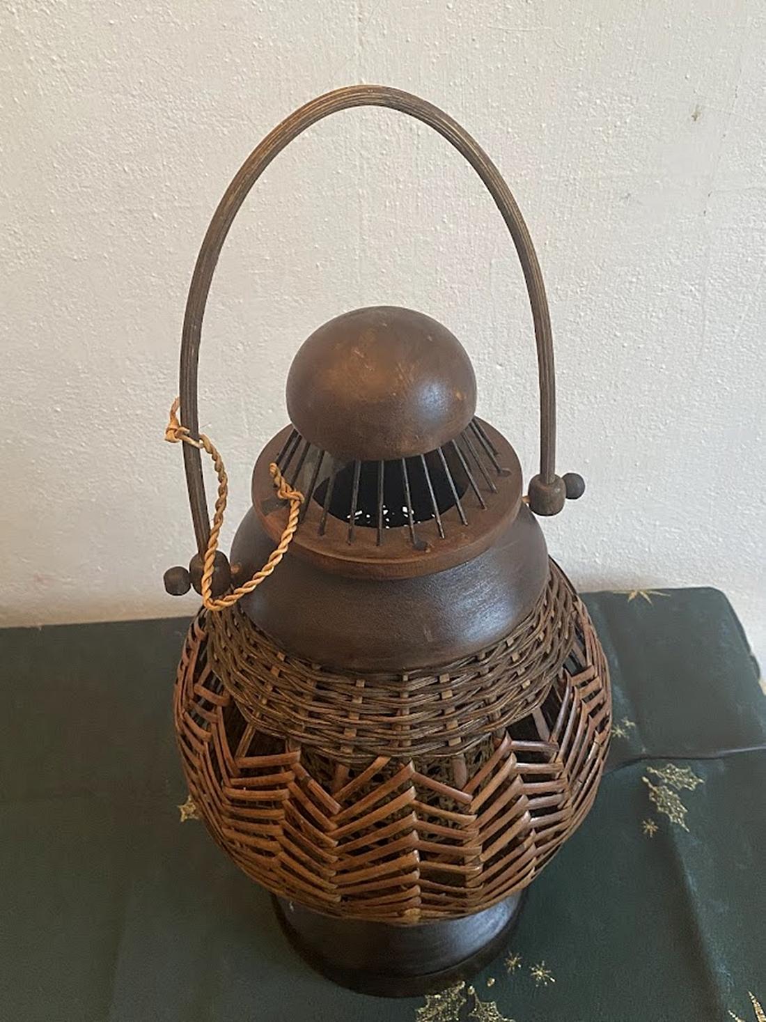 Lámpara de mesa vintage de ratán Circa años 80 Ratán en venta