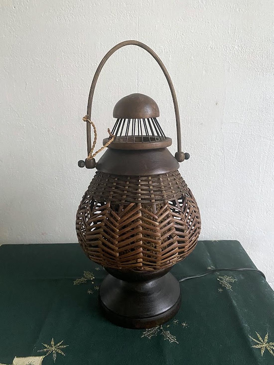 Lámpara de mesa vintage de ratán Circa años 80 en venta 2