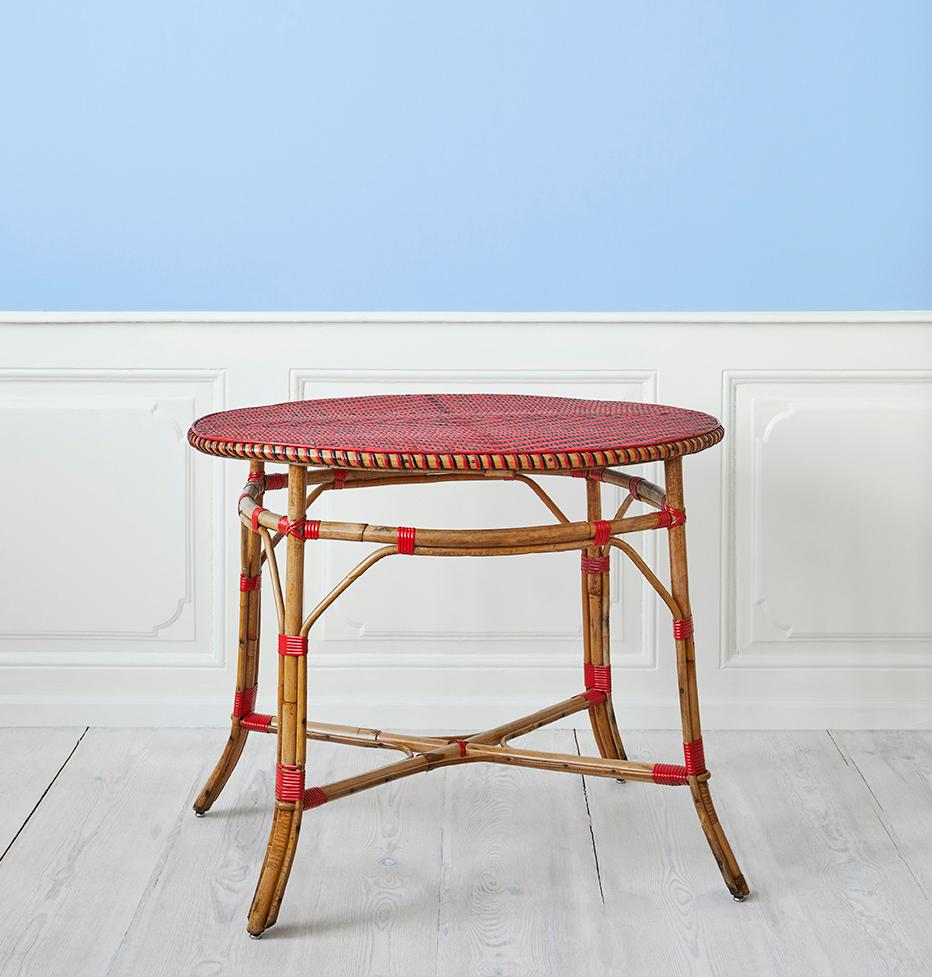 France, early 20th century.

Rattan table with elegant woven details.

H 71 x W 86 x Ø 60 cm.