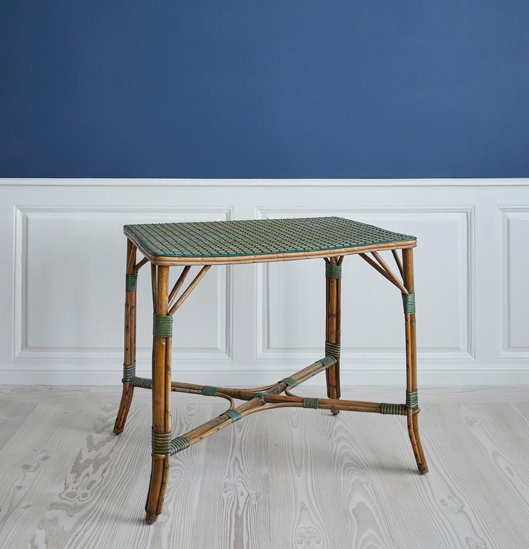 France, 1930s

Rattan table with elegant woven details.

Measures: H 70 x W 80 x D 59 cm.