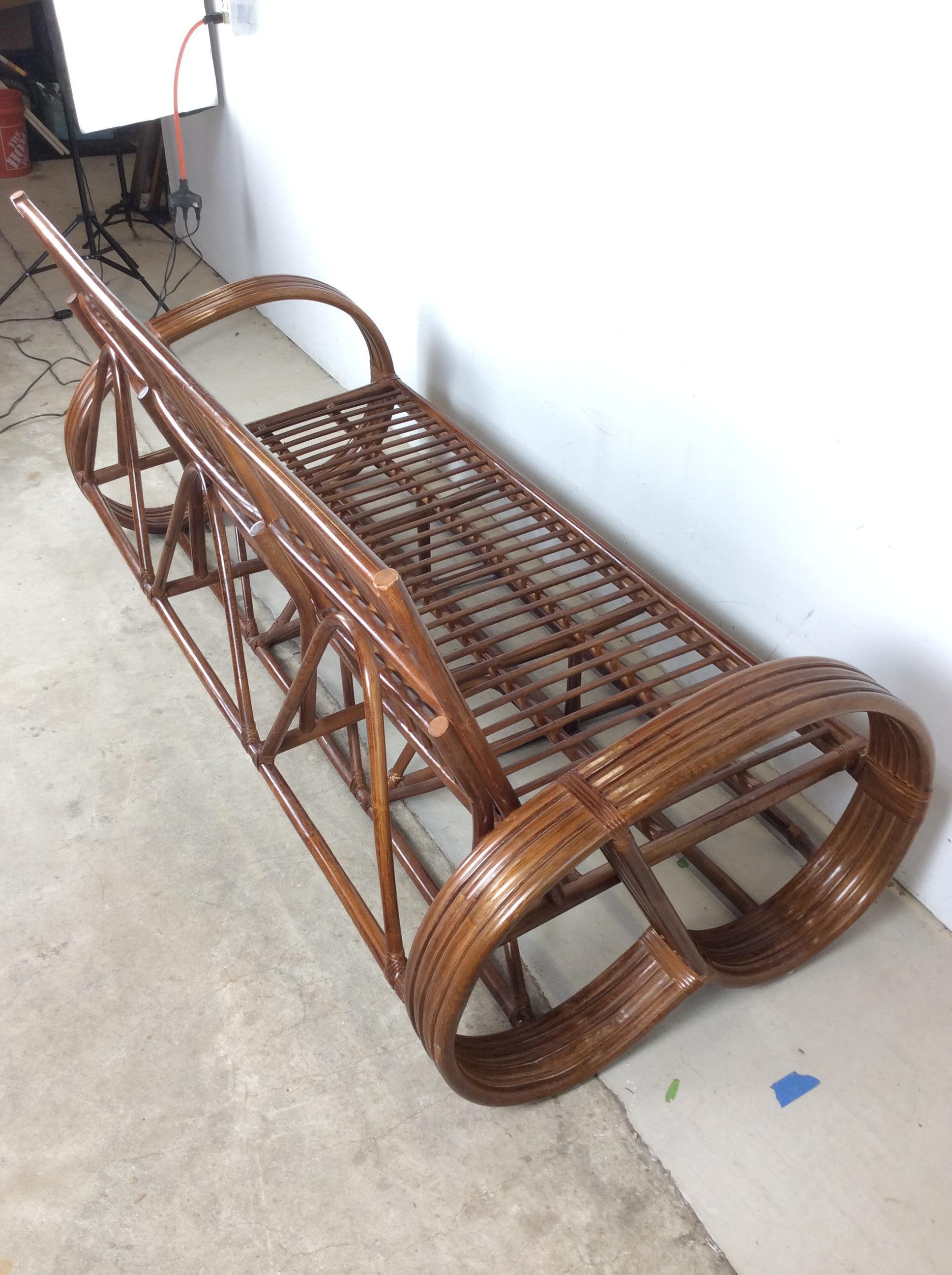 Canapé trois places en rotin vintage avec structure en vente 5