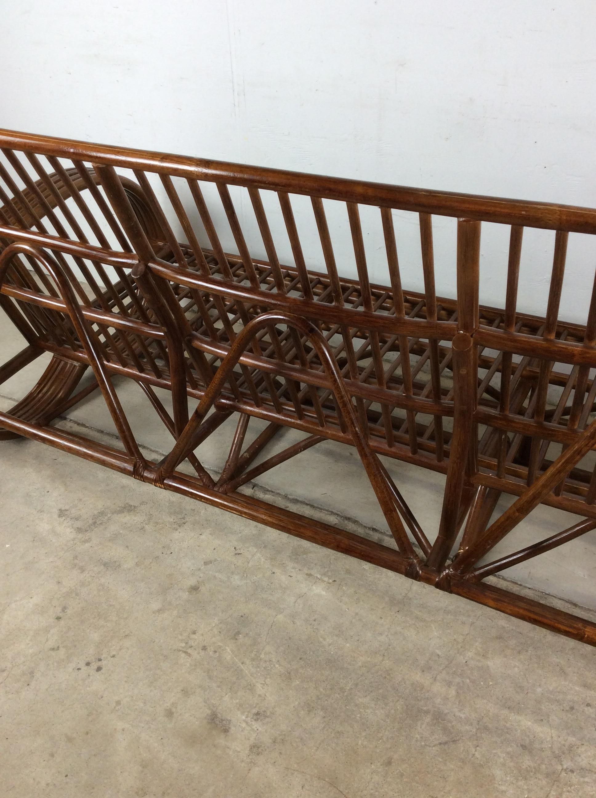 Canapé trois places en rotin vintage avec structure en vente 7