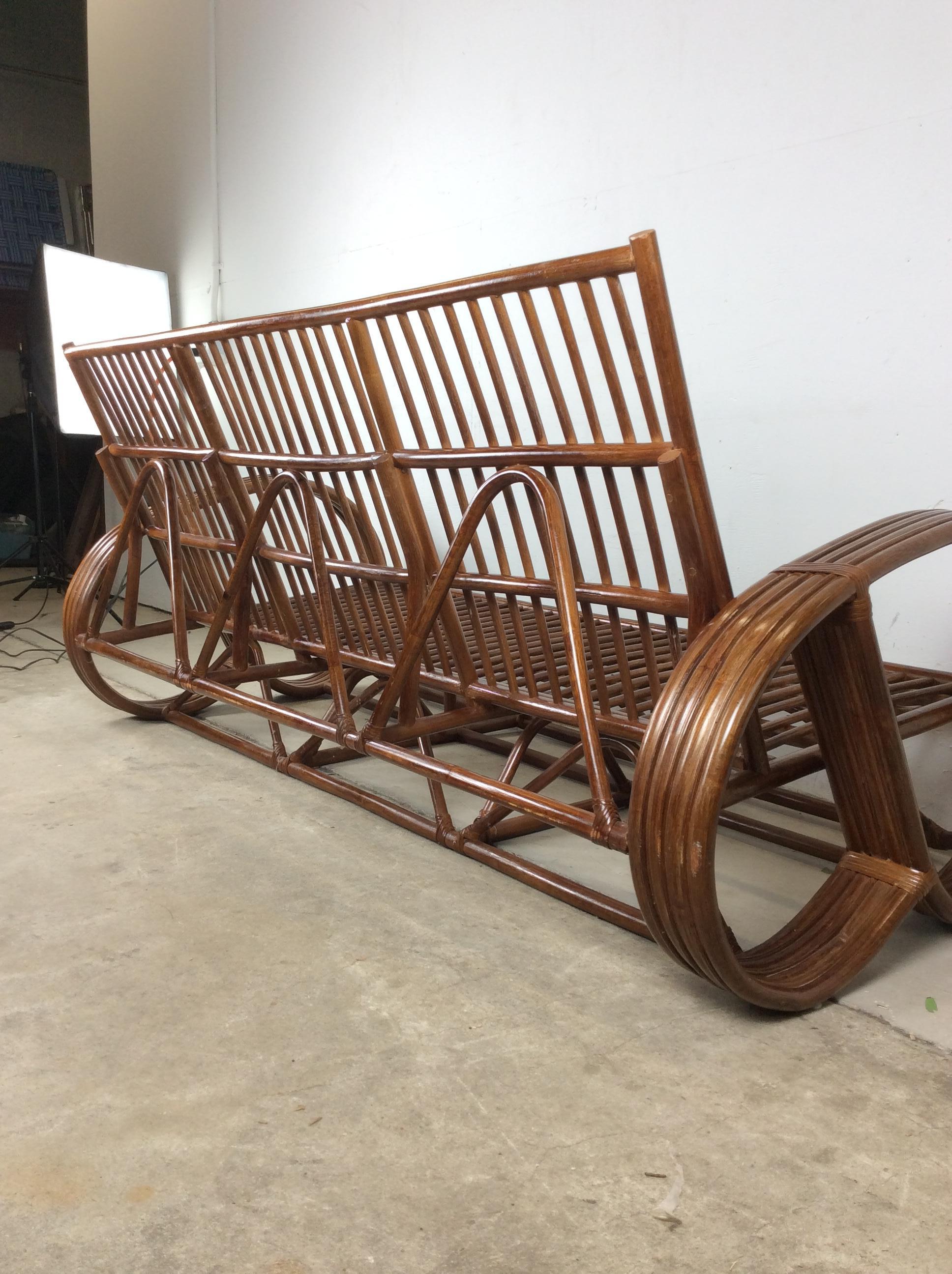 Canapé trois places en rotin vintage avec structure en vente 11