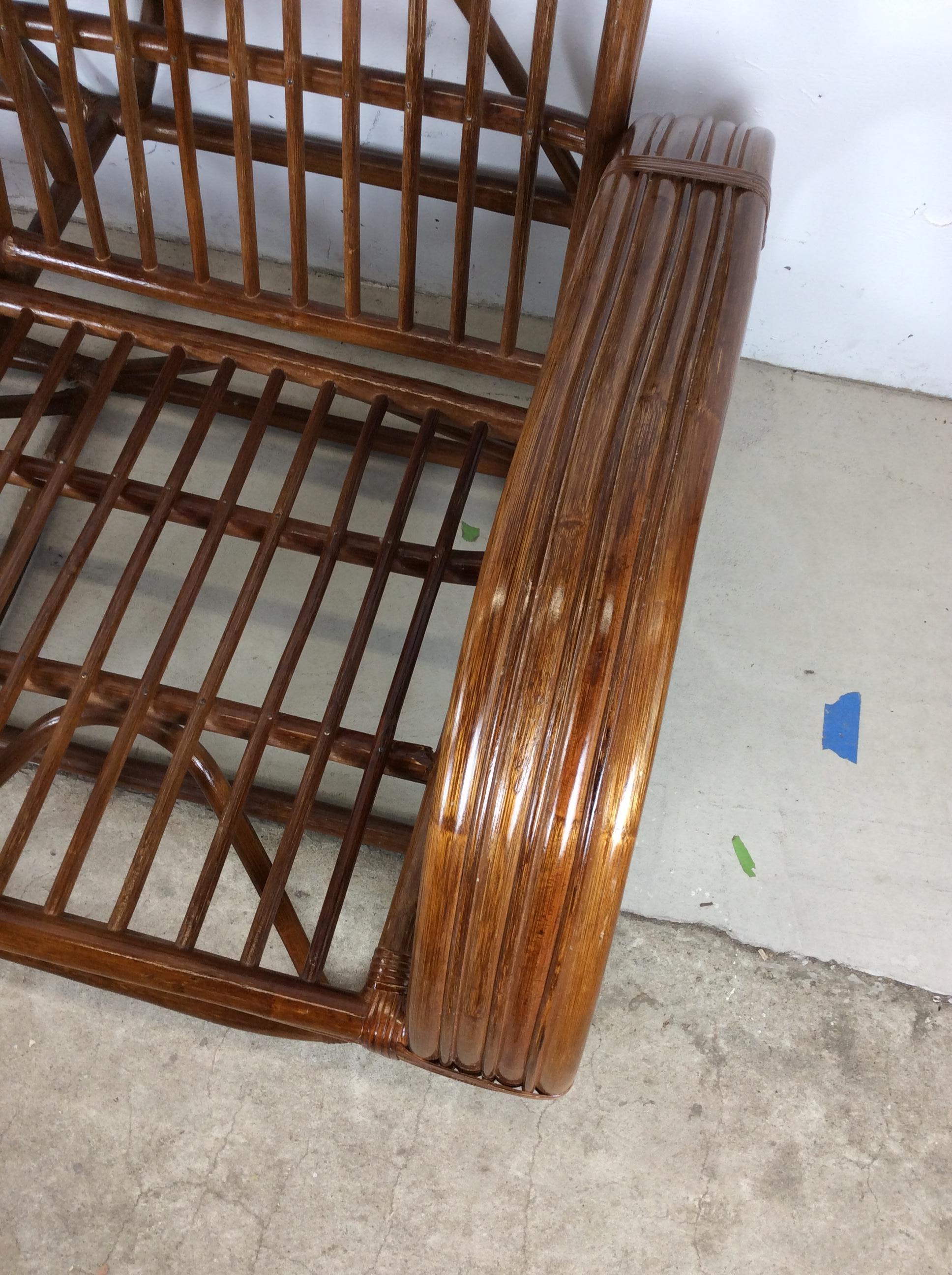 Canapé trois places en rotin vintage avec structure Bon état - En vente à Freehold, NJ