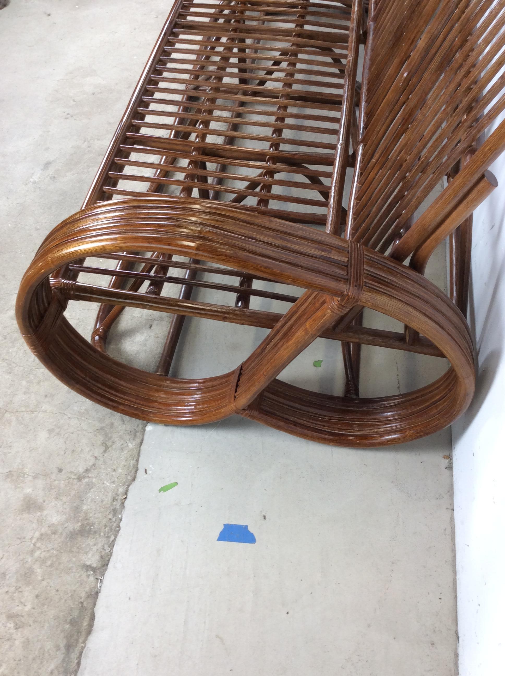 Canapé trois places en rotin vintage avec structure en vente 1