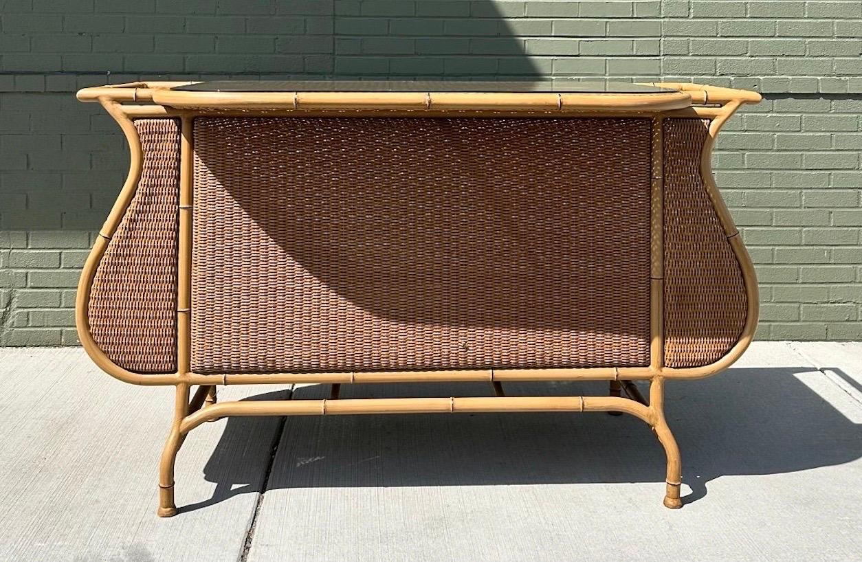 Mid-Century Modern Bar Tiki vintage en rotin en vente
