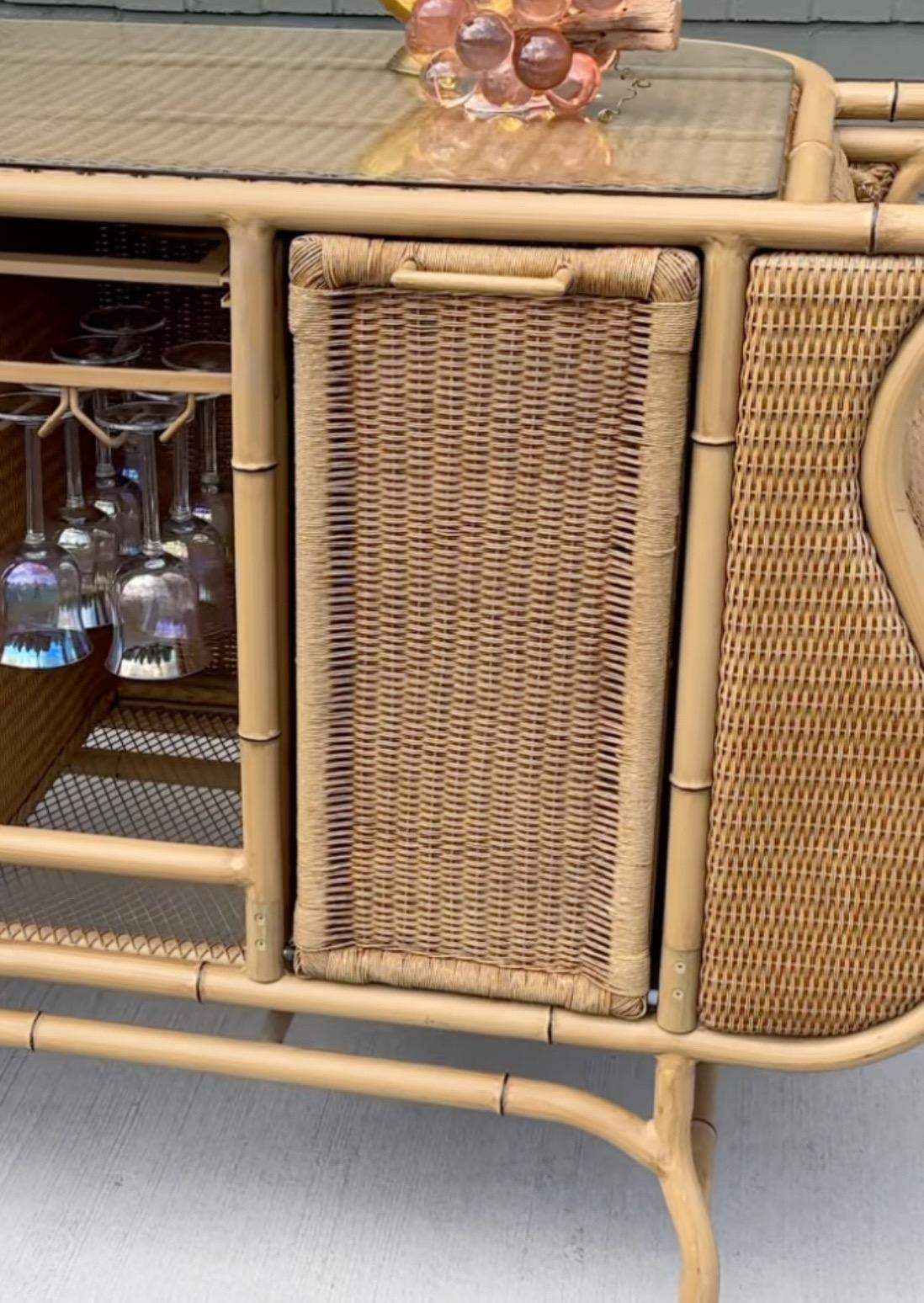 Inconnu Bar Tiki vintage en rotin en vente