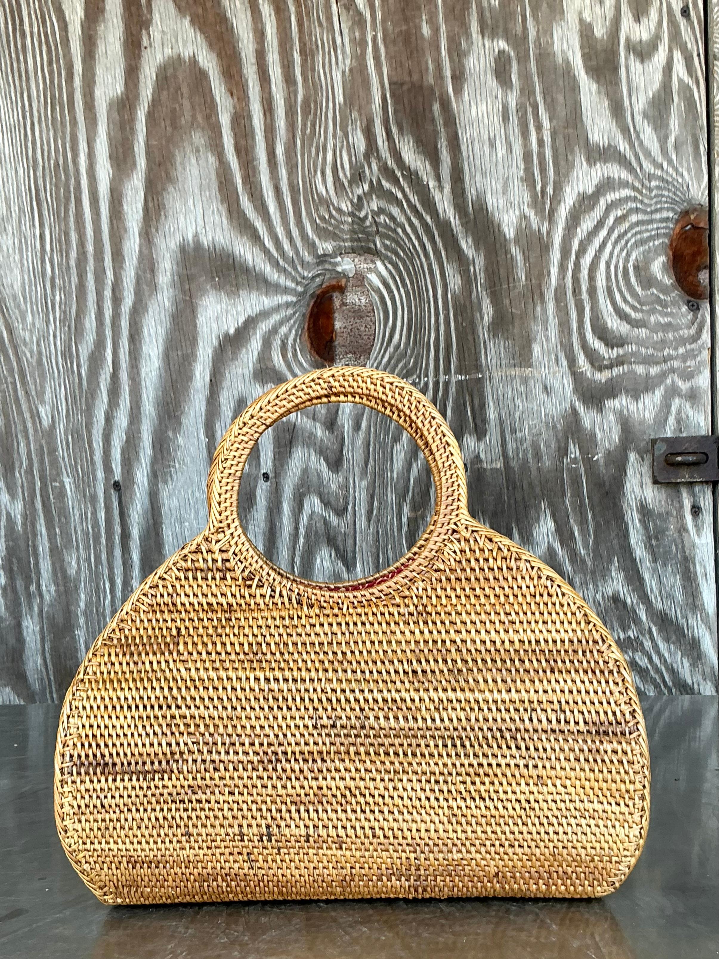 Beige Sac fourre-tout vintage en rotin à poignée supérieure en vente