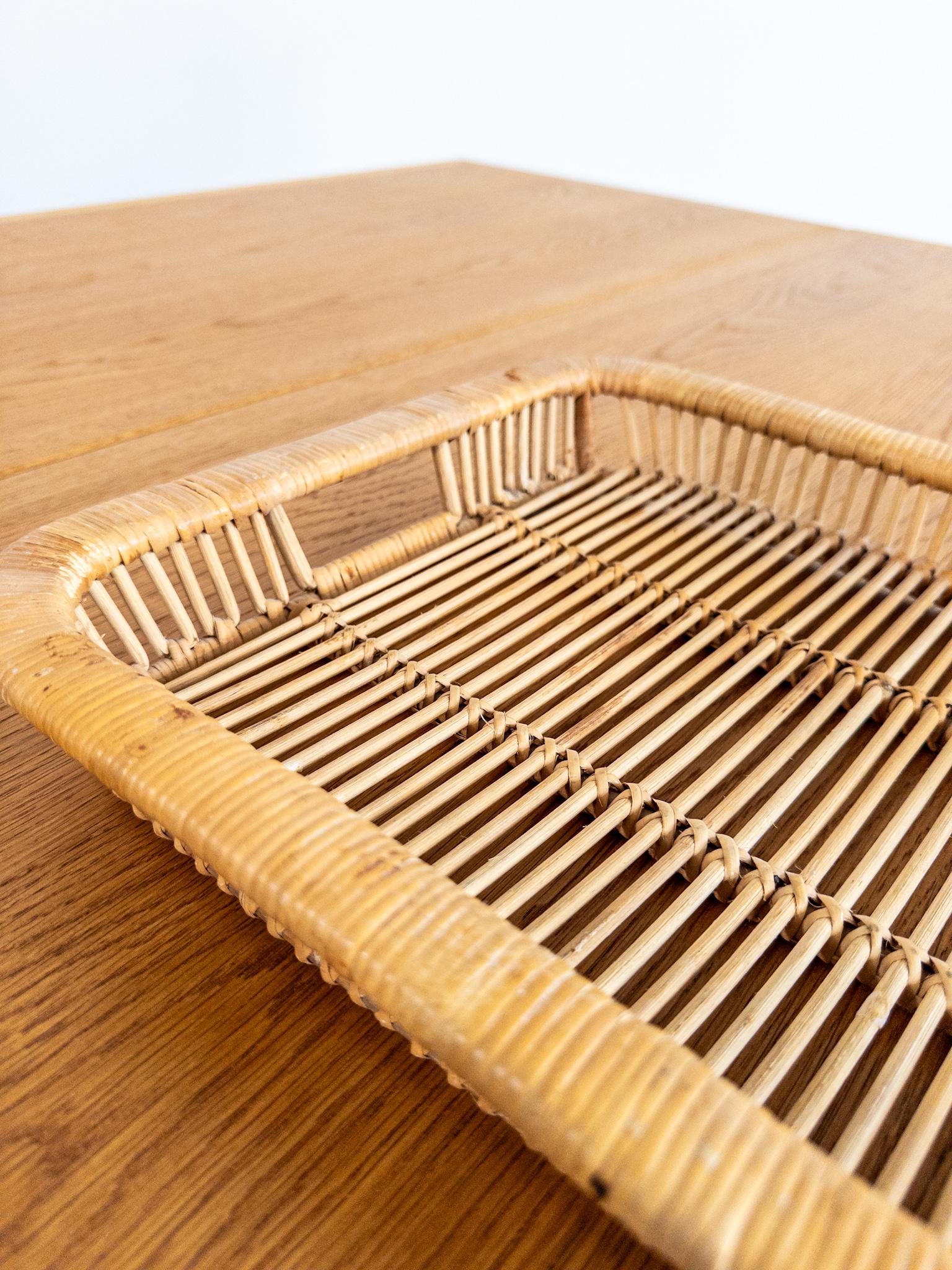 Vintage-Rattan-Tablett von Artek, Finnland, 1950-60er Jahre (Skandinavische Moderne) im Angebot