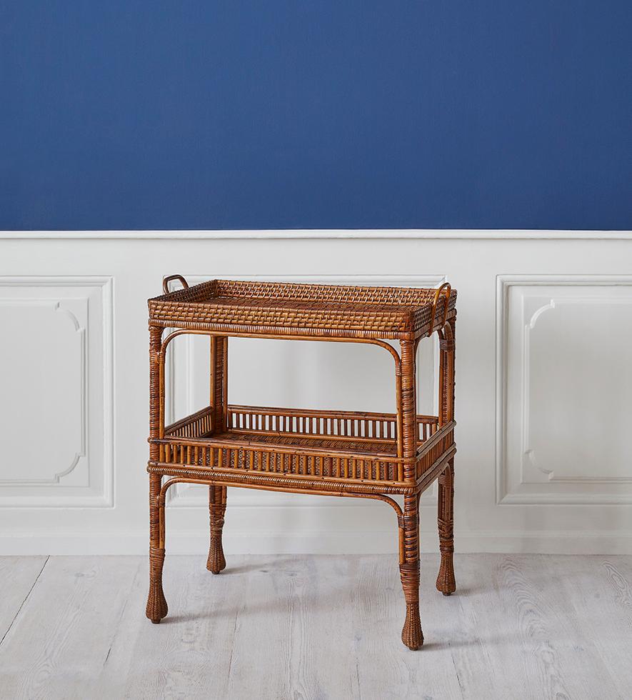 France, 1930's

Rattan tray table with elegant woven details.

Measures: H 71 x W 41 x D 61 cm.