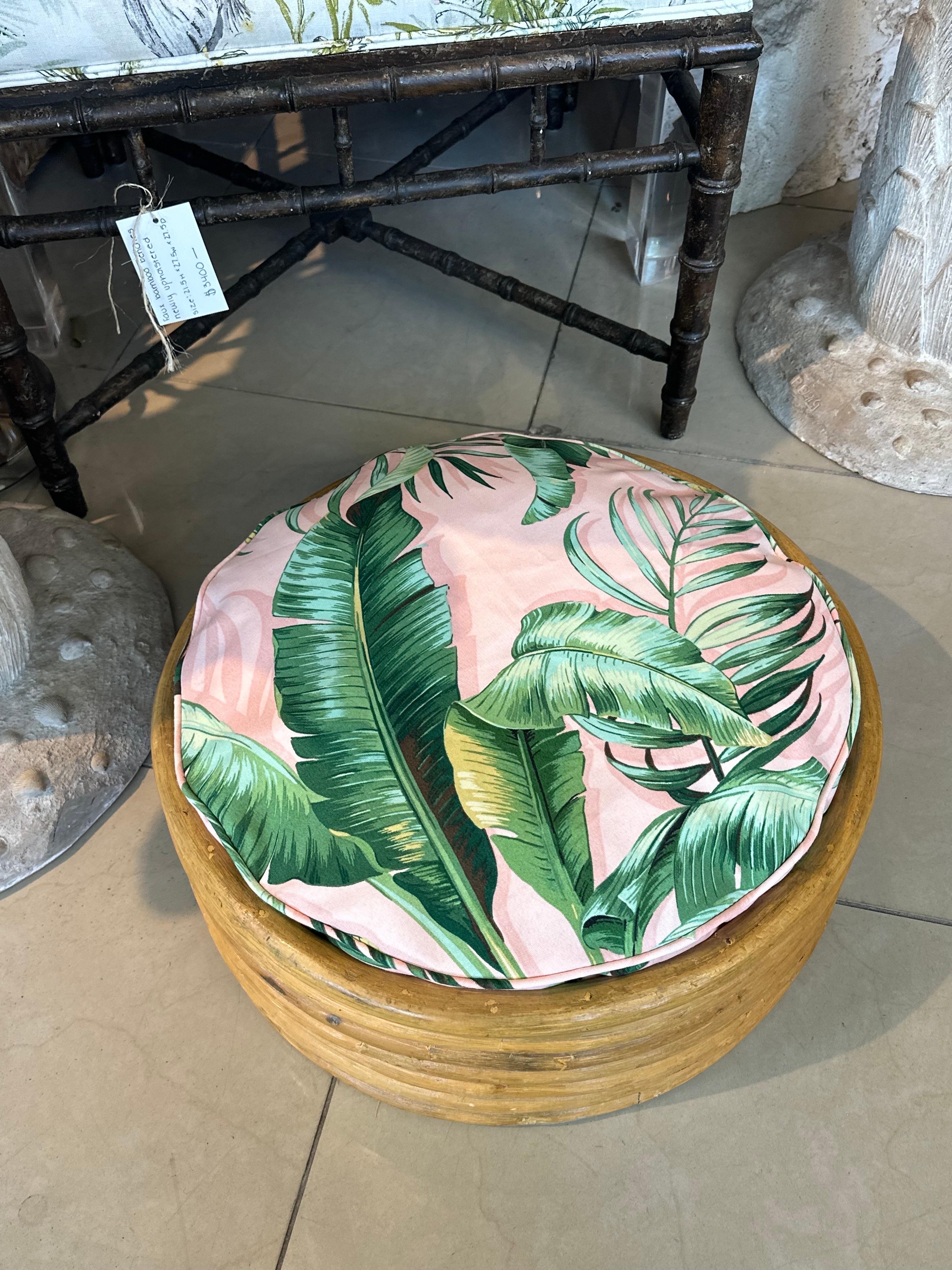 Milieu du XXe siècle Lit pour chien de plage de palmier vintage en rotin tropical avec feuilles de feuilles de palmier en vente