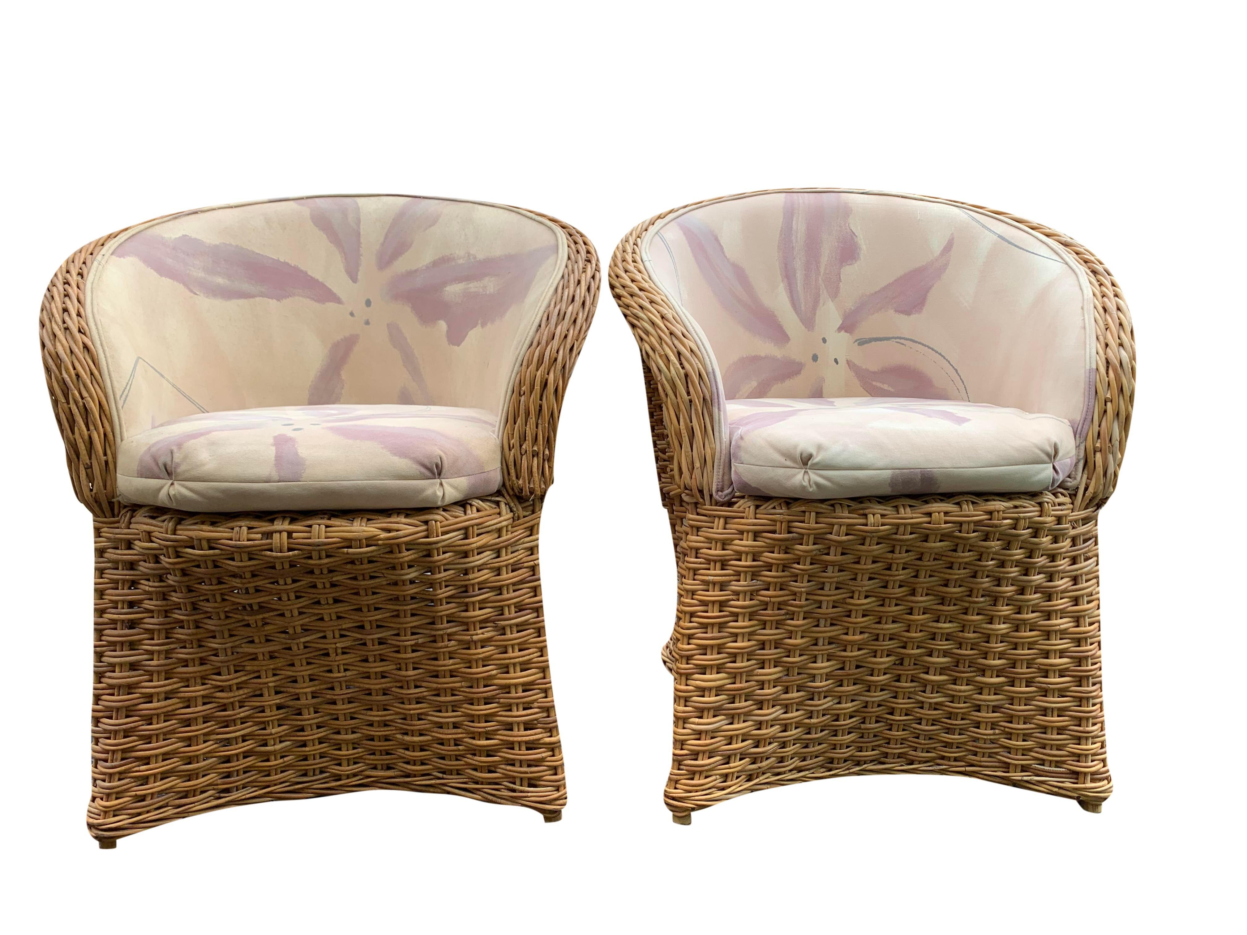 Sedie da salotto in vimini vintage Boho Chic - Una coppia.

Aggiungi un tocco di bohémien chic alla tua casa con questa splendida coppia di sedie da salotto vintage in vimini di rattan. Queste sedie comode ed eleganti presentano un bellissimo motivo