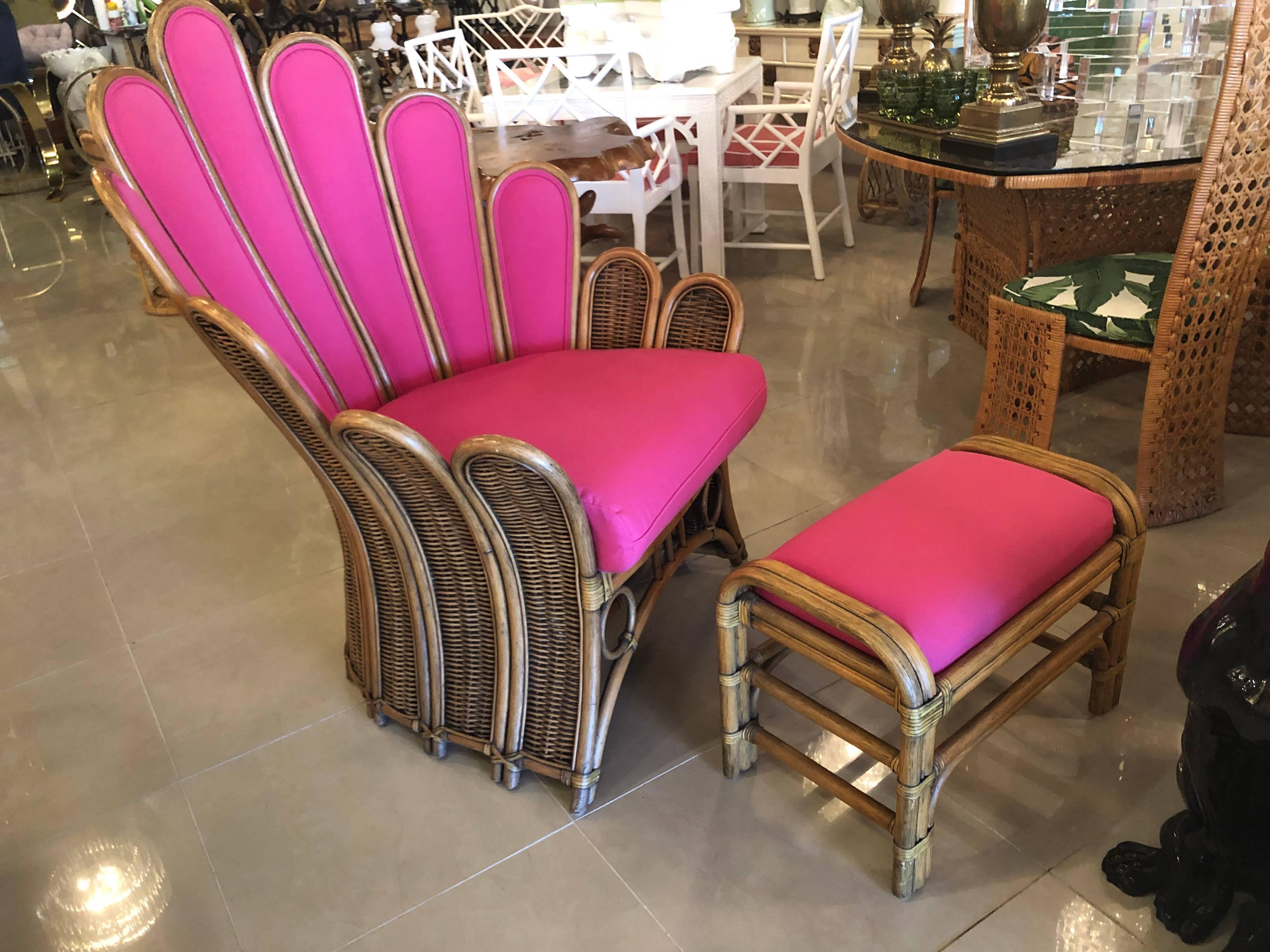Vintage Rattan Wicker Peacock Fan zurück Arm Stuhl & Ottoman Fußhocker gepolstert im Zustand „Hervorragend“ in West Palm Beach, FL