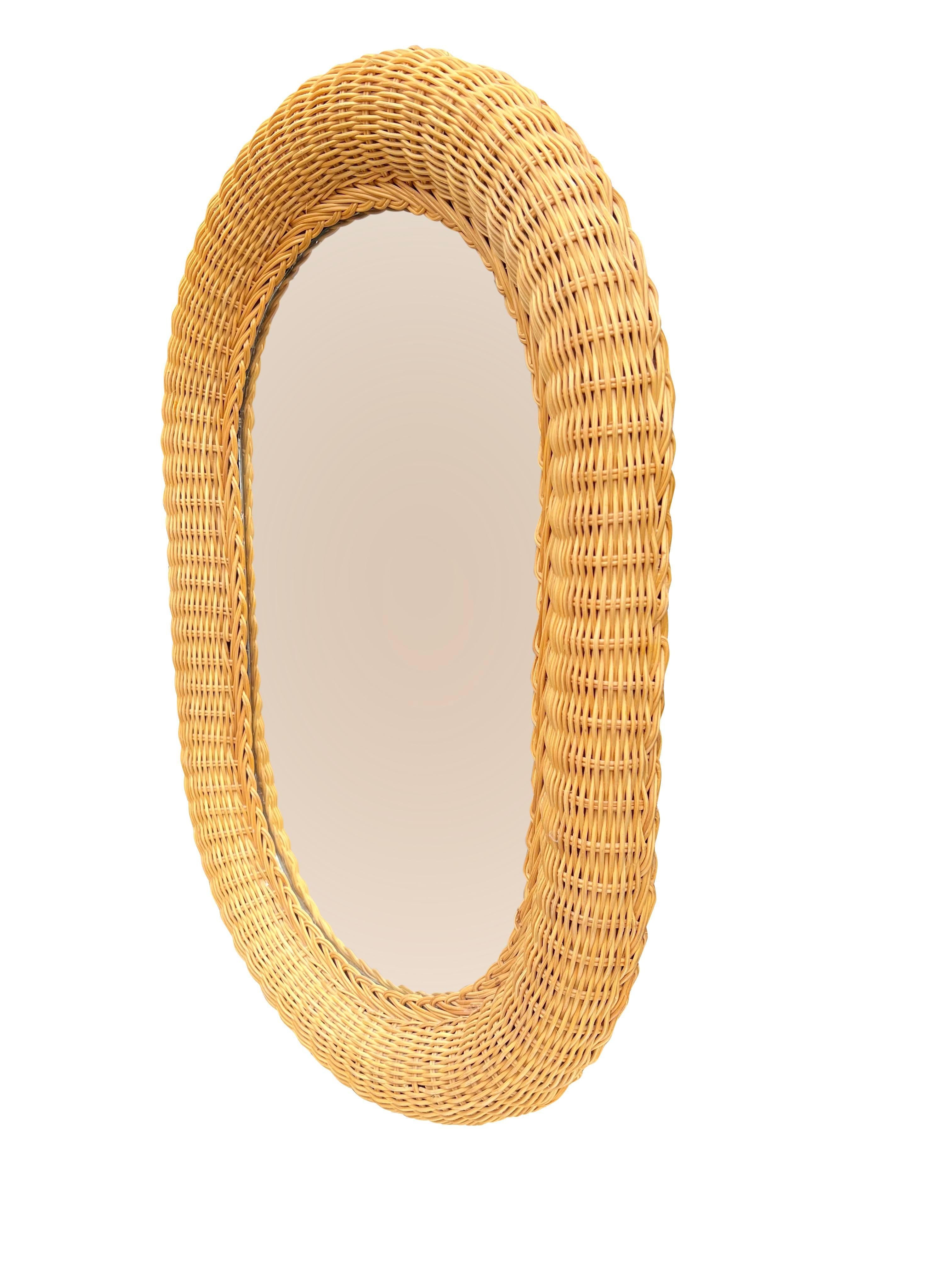 Americano Specchio da parete in vimini e rattan vintage in stile Coastal Boho Chic in vendita