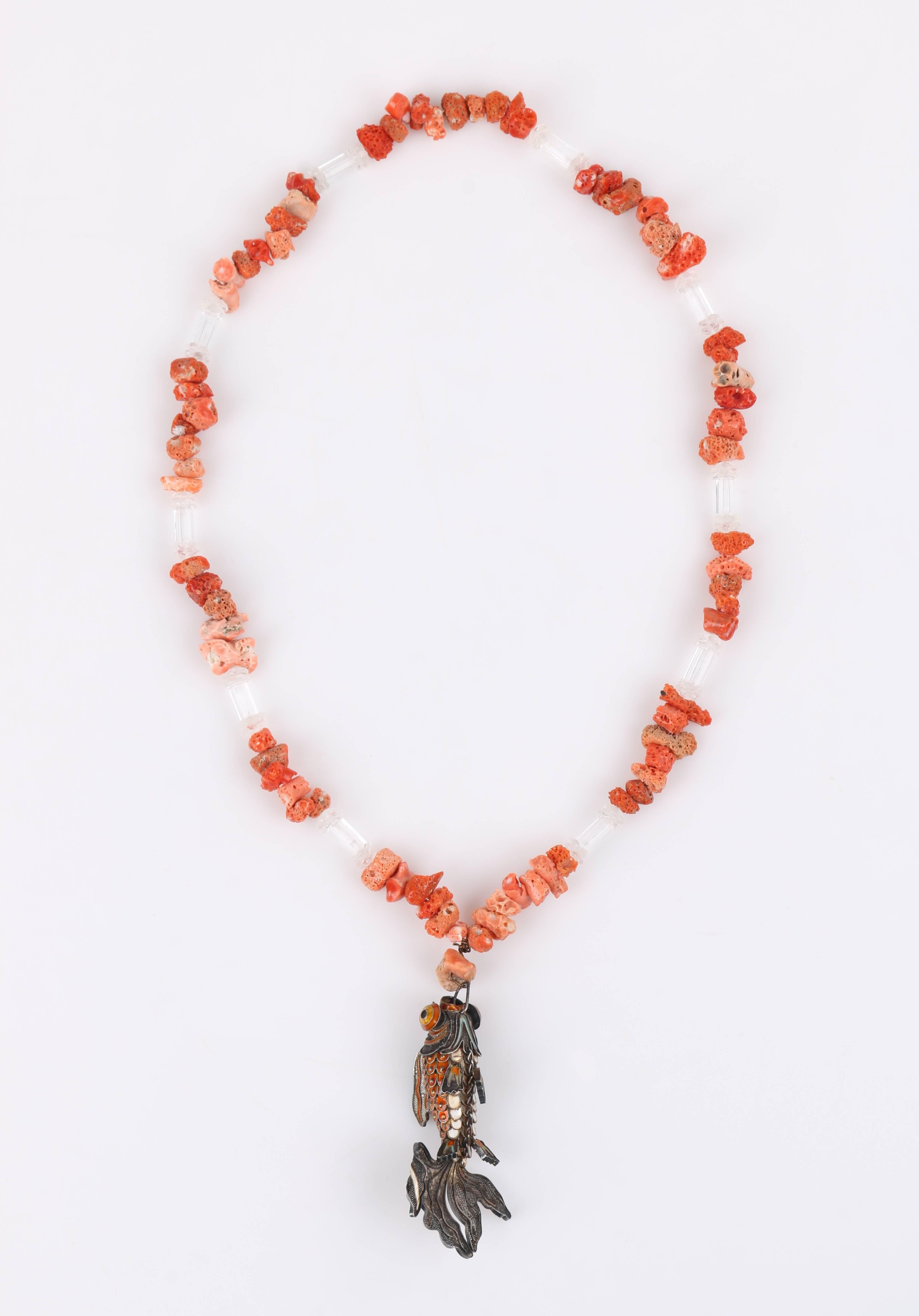Halskette mit Koi-Fisch-Anhänger aus Rohkoralle und perlenbesetzter Cloisonné-Emaille im Angebot 2