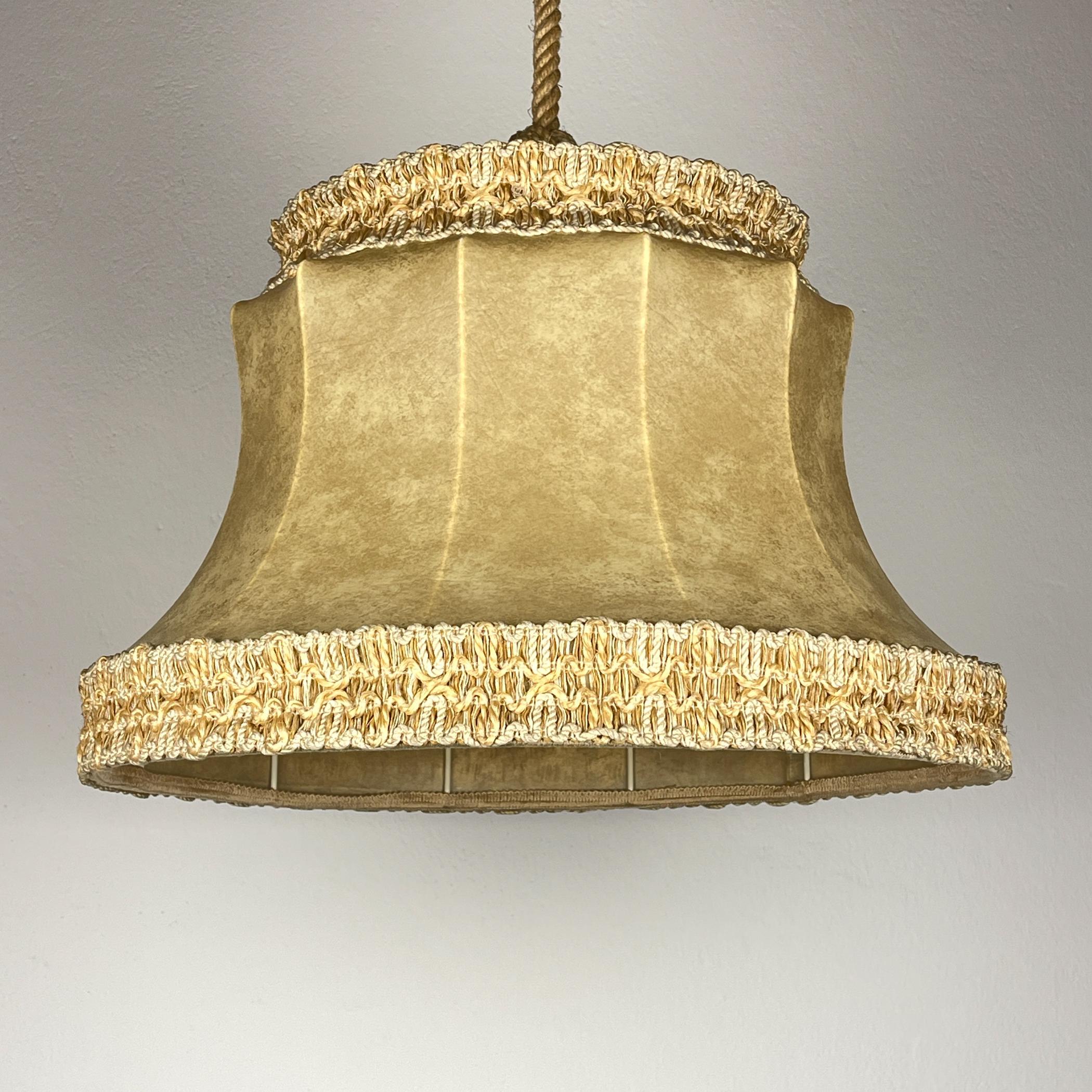 Country Lampada a sospensione in rawhide d'epoca, anni '50 in vendita