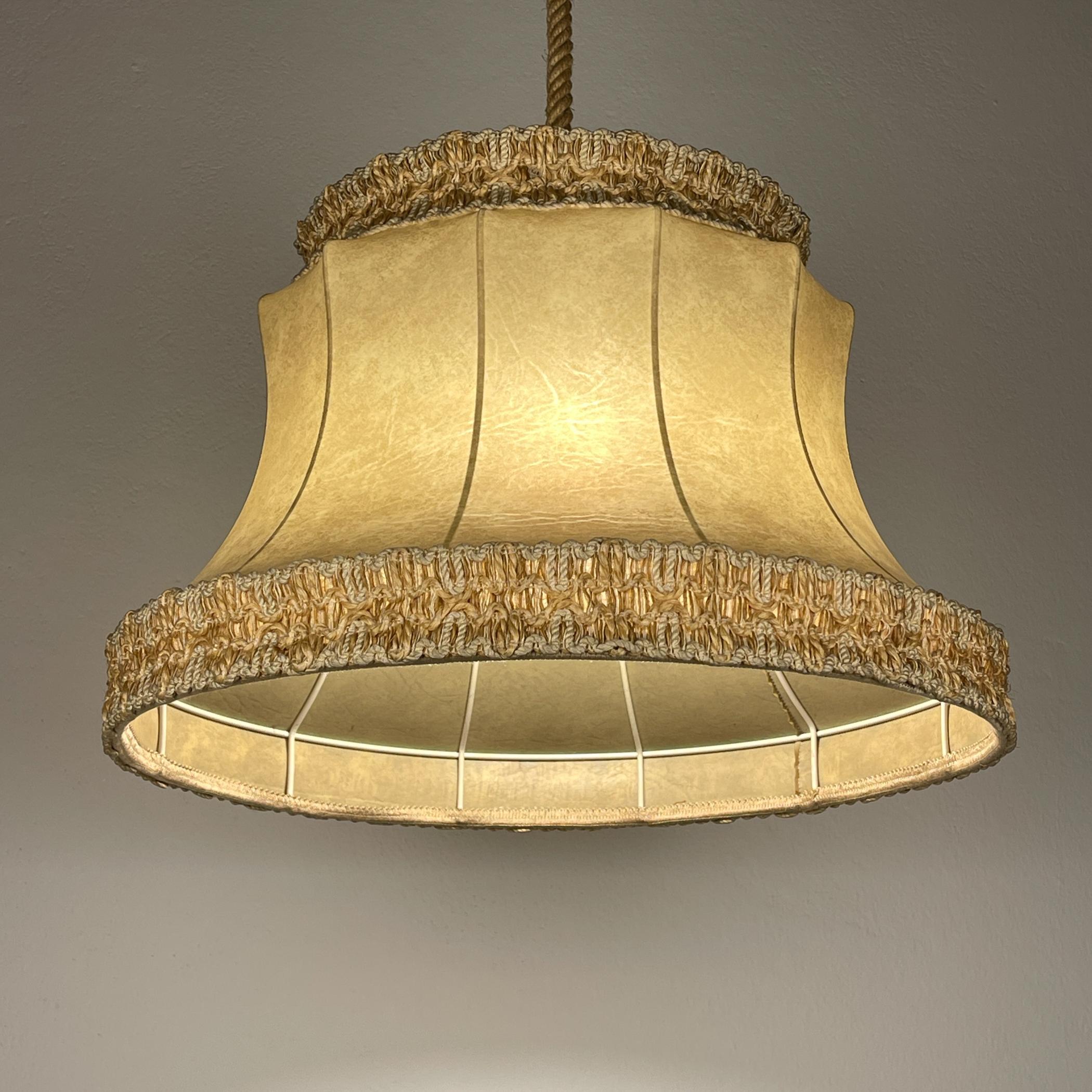 Lampada a sospensione in rawhide d'epoca, anni '50 In condizioni buone in vendita a Miklavž Pri Taboru, SI