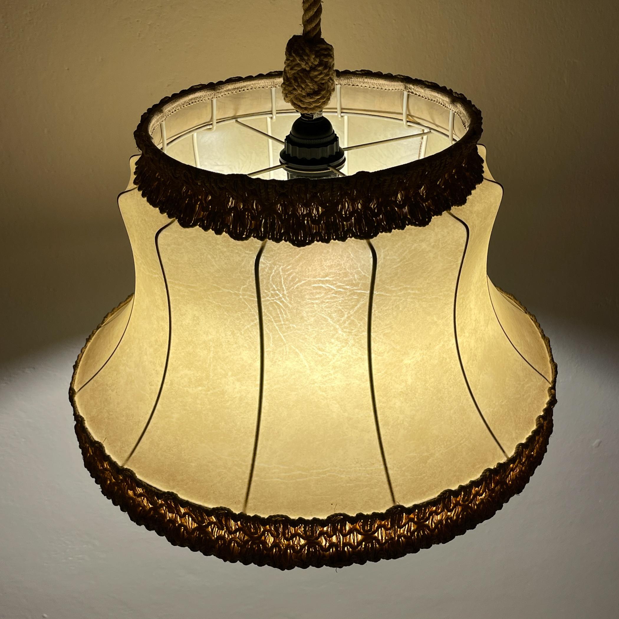 Lampada a sospensione in rawhide d'epoca, anni '50 in vendita 2