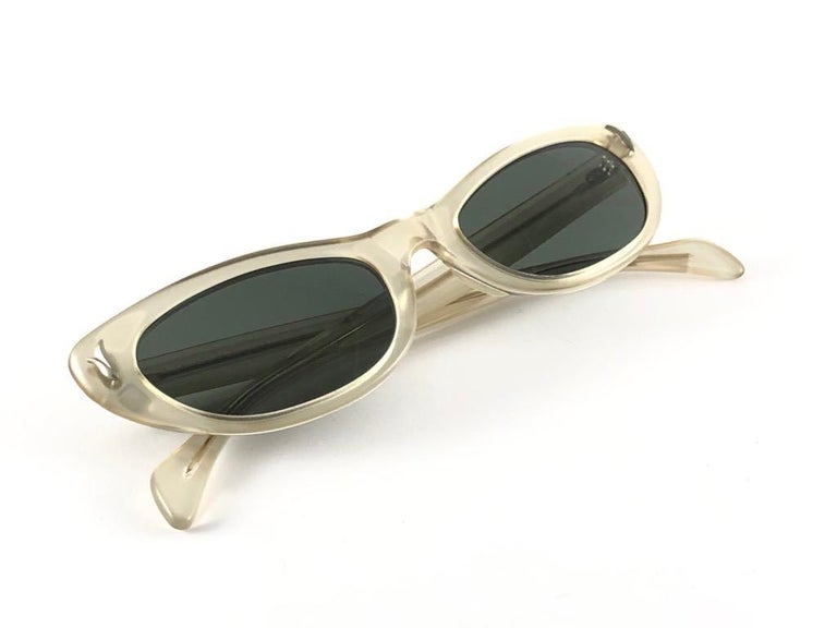 Vintage Ray Ban Alita Cat Eye 1950 Mid Century Pearled B&L USA Sunglasses In Good Condition For Sale In Amsterdam, Noord Holland