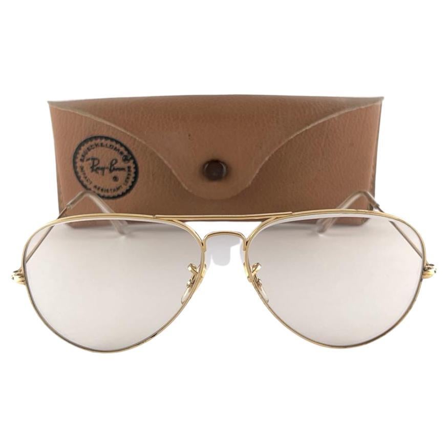 Vintage Ray Ban Aviator gold 62MM with changeable Lenses.


Minor sign of wear due to storage. Original Ray Ban B&L case.

FRONT : 13.5 CMS

LENS HEIGHT : 5 CMS

LENS WIDTH : 6.2 CMS