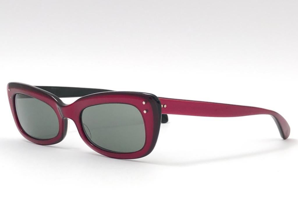 Vintage Ray Ban Chase Red & Black 1960's Mid Century G15 Lenses USA Sunglasses In New Condition For Sale In Baleares, Baleares