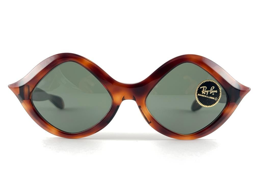 Sammlerstück, neuwertiger 1960er Jahrgang Ray Ban Tamarin schildpatt gemustert mit G15 grauen Gläsern. B & L Ray Ban usa geätzt in einem Tempel, Tamarin in der anderen Tempel. keine B&L Ätzen. Bitte schauen Sie sich die Bilder. Dieses Stück zeigt