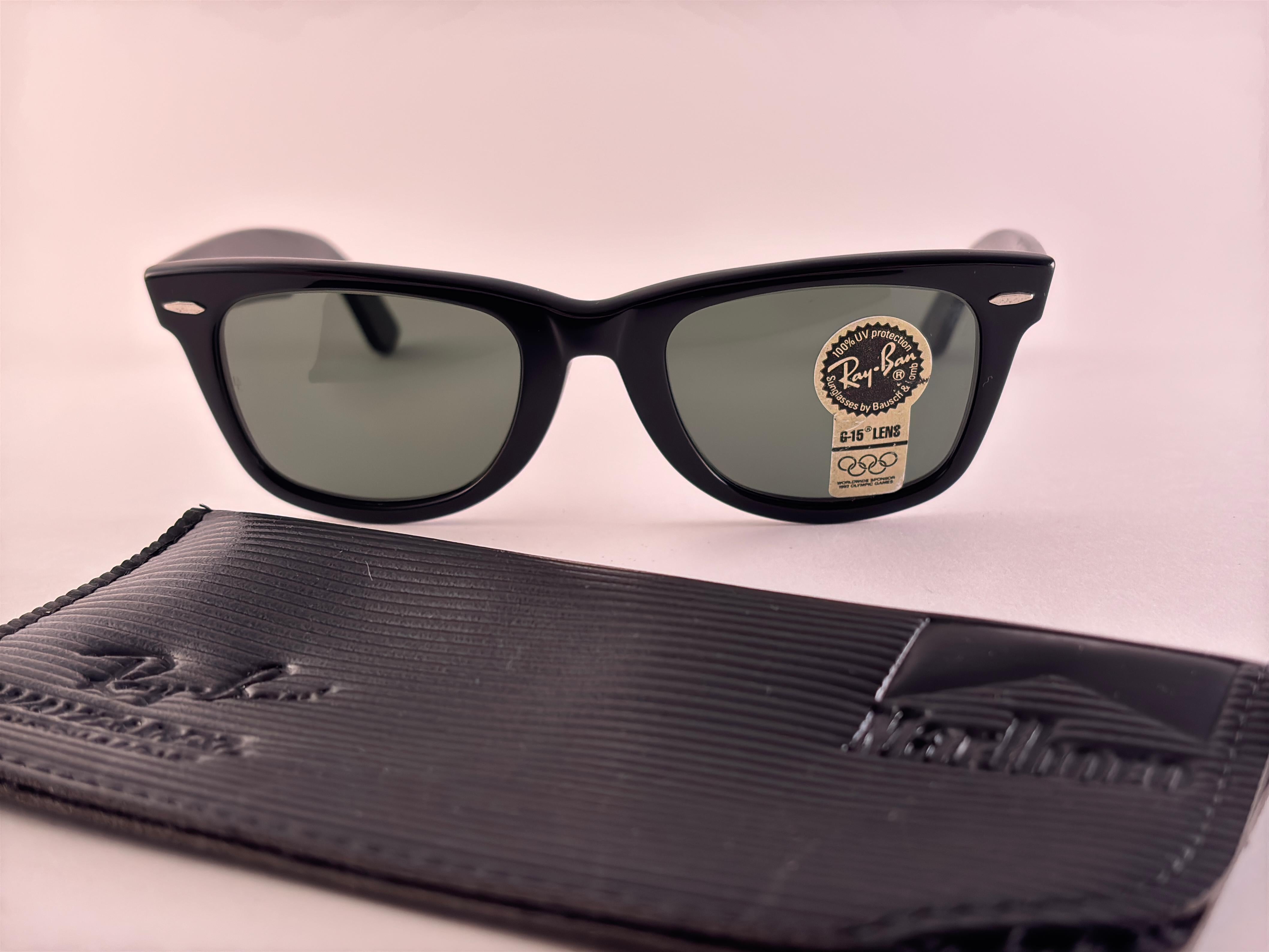 
Collectors Item: Classic Wayfarer Marlboro Special Case With The Grey G-15 Bausch & Lomb Lenses. Bausch And Lomb Usa Made! Amazing! So Cool! Quality And Style!!! Please Look At The Pictures. 

This Item Is In Good Vintage Condition With Minor, Hair
