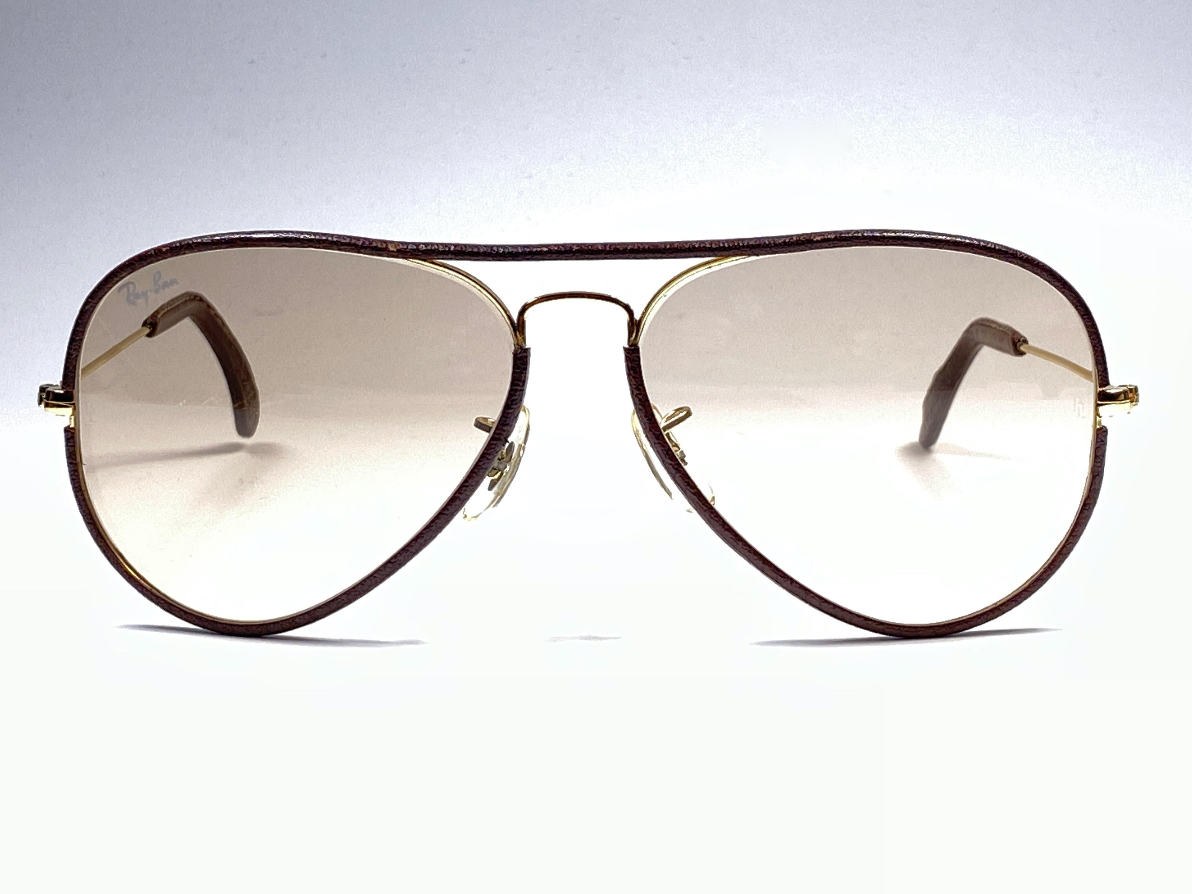 Vintage Ray Ban Leathers 62mm in brown leather with gold metal combination frame sporting brown changeable lenses.

No leathers case included, we offer a generic Ray Ban case.
Rare and hard to find in this condition.

