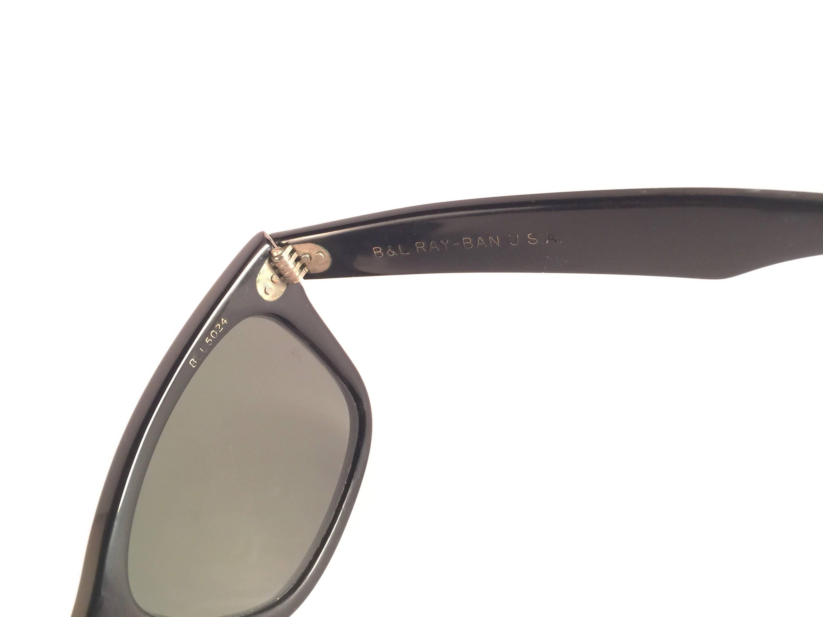 Vintage Ray Ban Wayfarer B&L Black Rhinestone Edition Rare Collector Sunglasses In New Condition In Baleares, Baleares