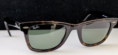 Lunettes de soleil Ray-Ban Wayfarer vintage, dans leur étui