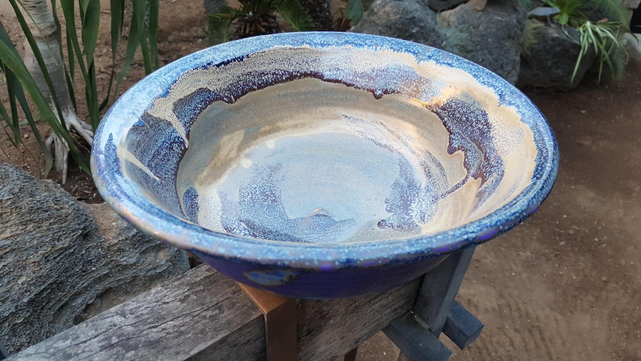 Ray Harris California Artist Ceramic Bowl. 
1990s Ray Harris Ceramic Large Decorative Bowl Signed And Dated.

Ray Harris California Artist Large Vintage Ceramic Fruit Bowl, Hand Thrown Ceramic Bowl Signed And Dated.
Beautiful Hues Of Blue Glazes