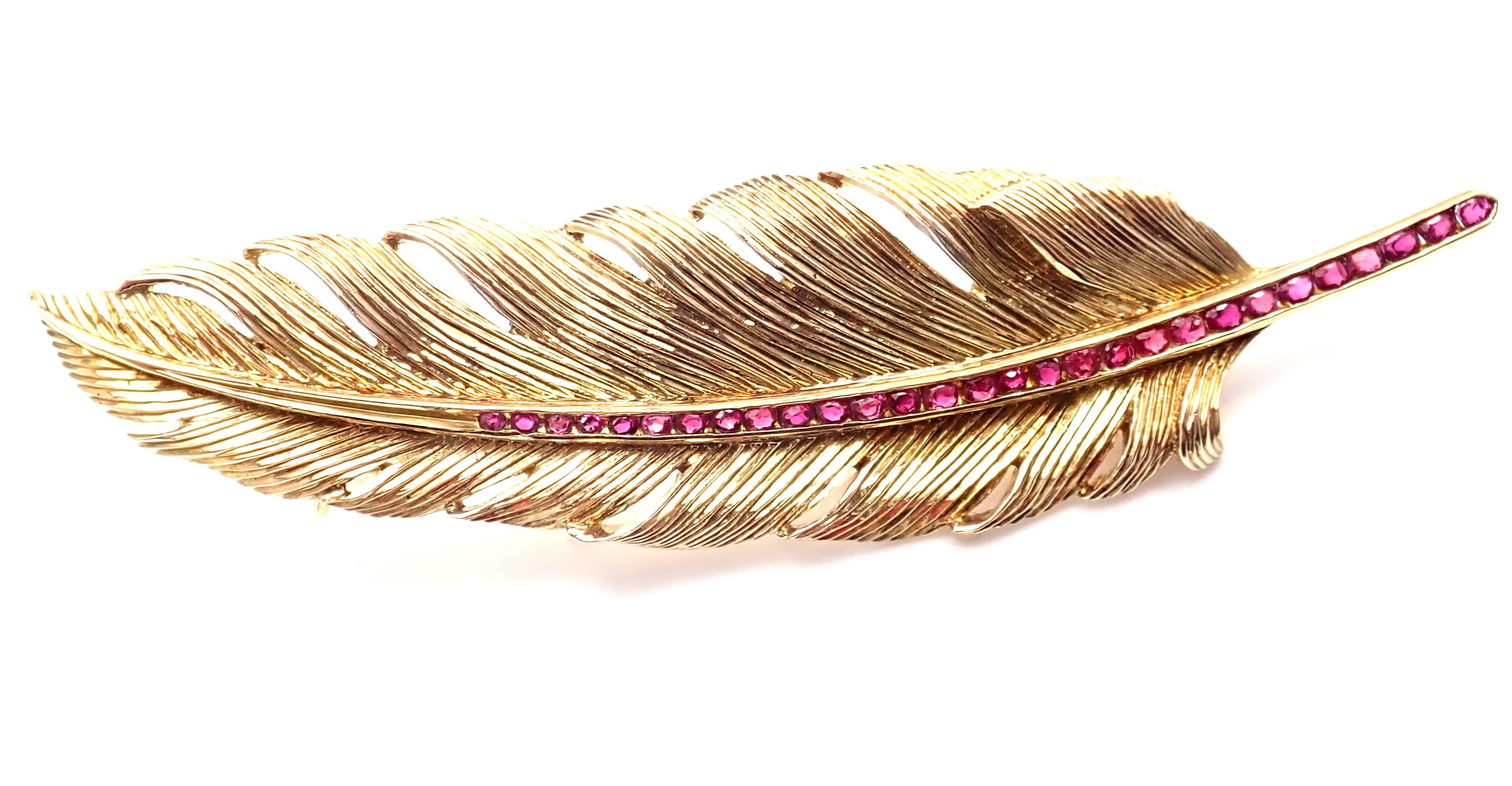 14k Yellow Gold Vintage Feather Ruby Pins Brooches by Raymond Yard.
With 29 round rubies total weight approx. 1ct
Details:
Weight: 16.8 grams
Measurements: 3 1/4