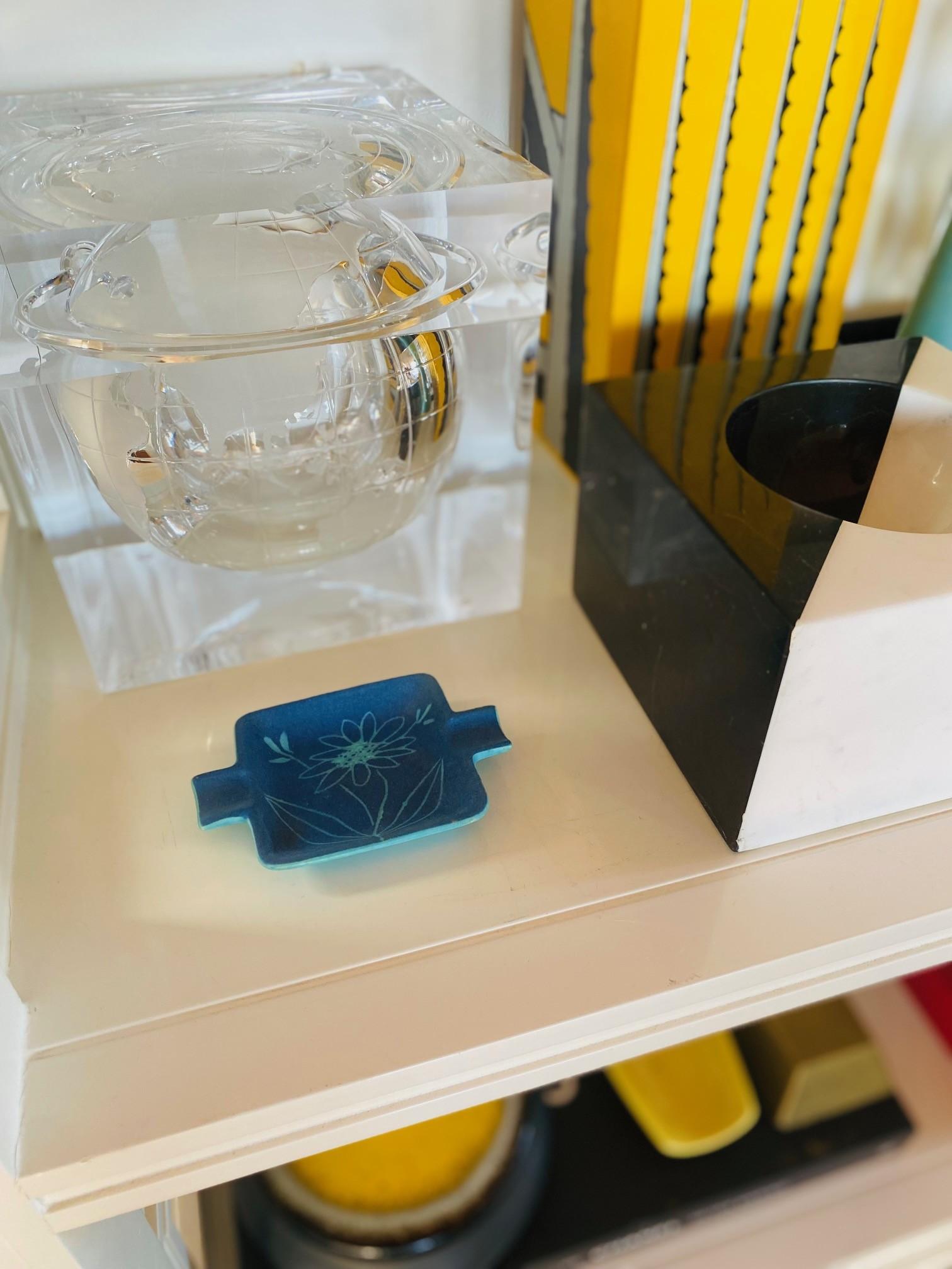 Raymor-Aschenbecher aus Keramik im Vintage-Stil mit botanischem Design im Angebot 1