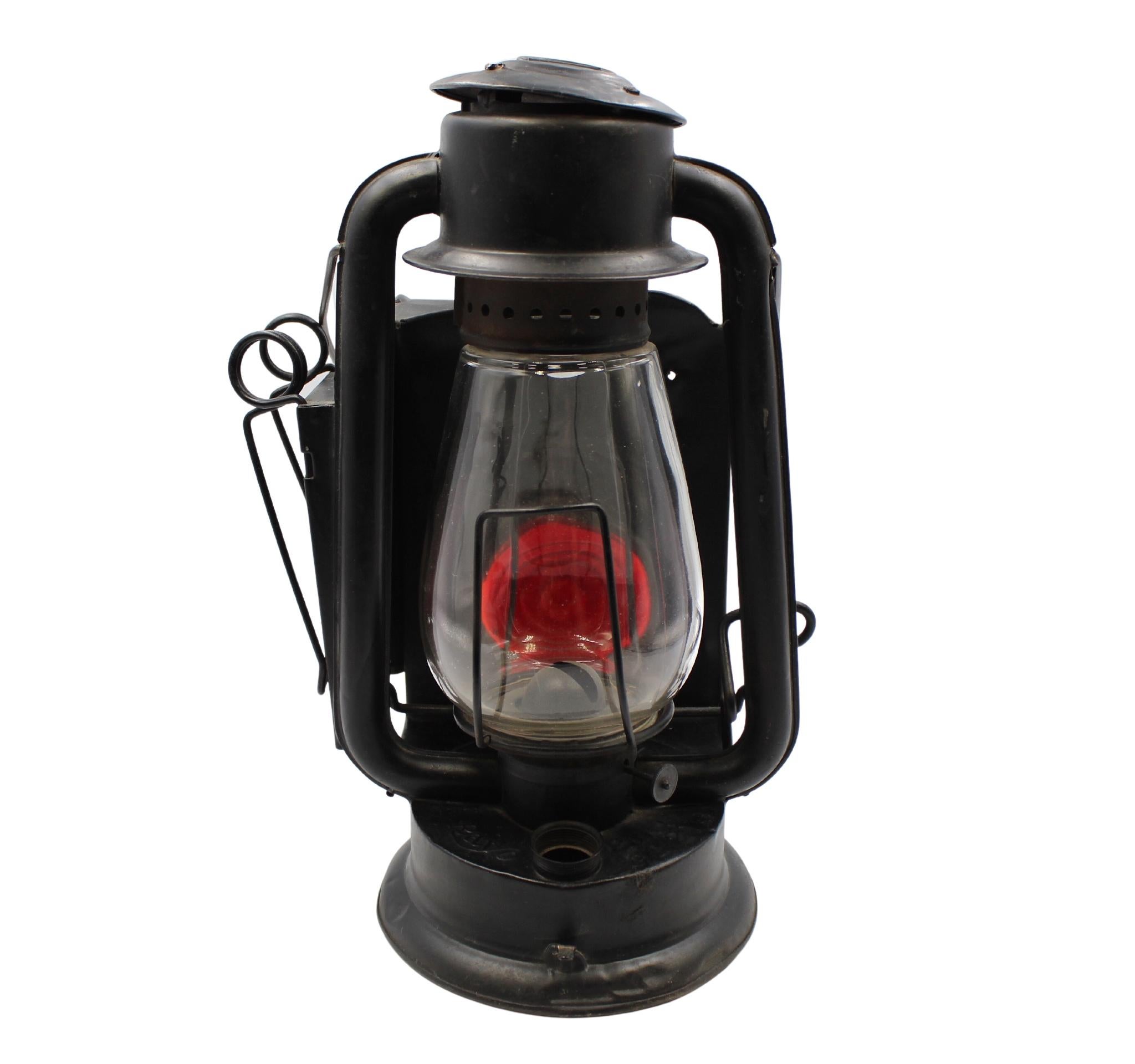 Presented is a vintage Rayo Pony No. 21 lantern, from the early 20th century. This metal and glass lantern was manufactured by Standard Oil for their Rayo line of lanterns and lamps. Burning kerosene as fuel, this lamp would have been clamped to the