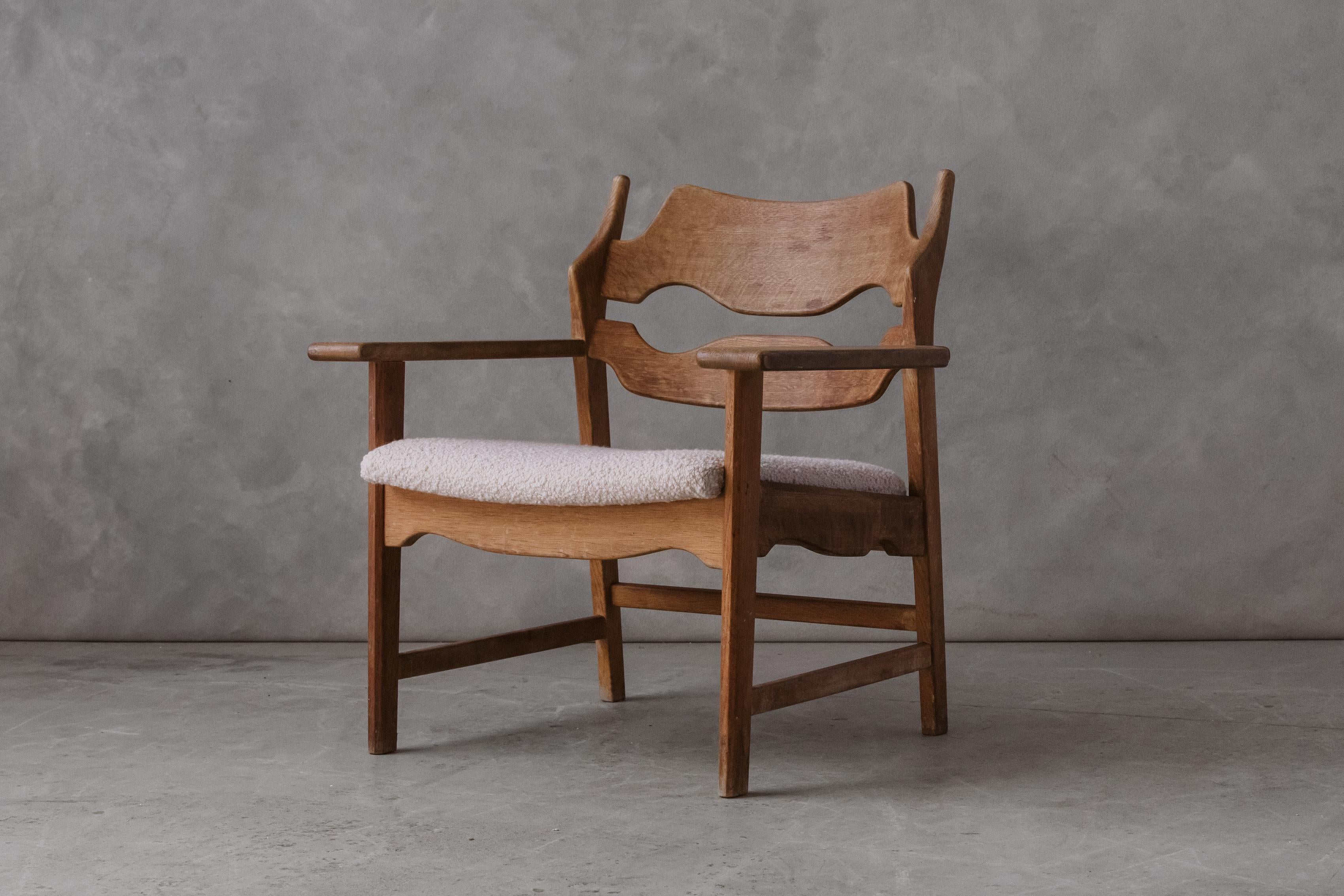 Vintage Razor Lounge Chair By Henning Kjærnulf, Denmark, circa 1970. Solid oak construction. Later upholstered seat in off white bouclé.