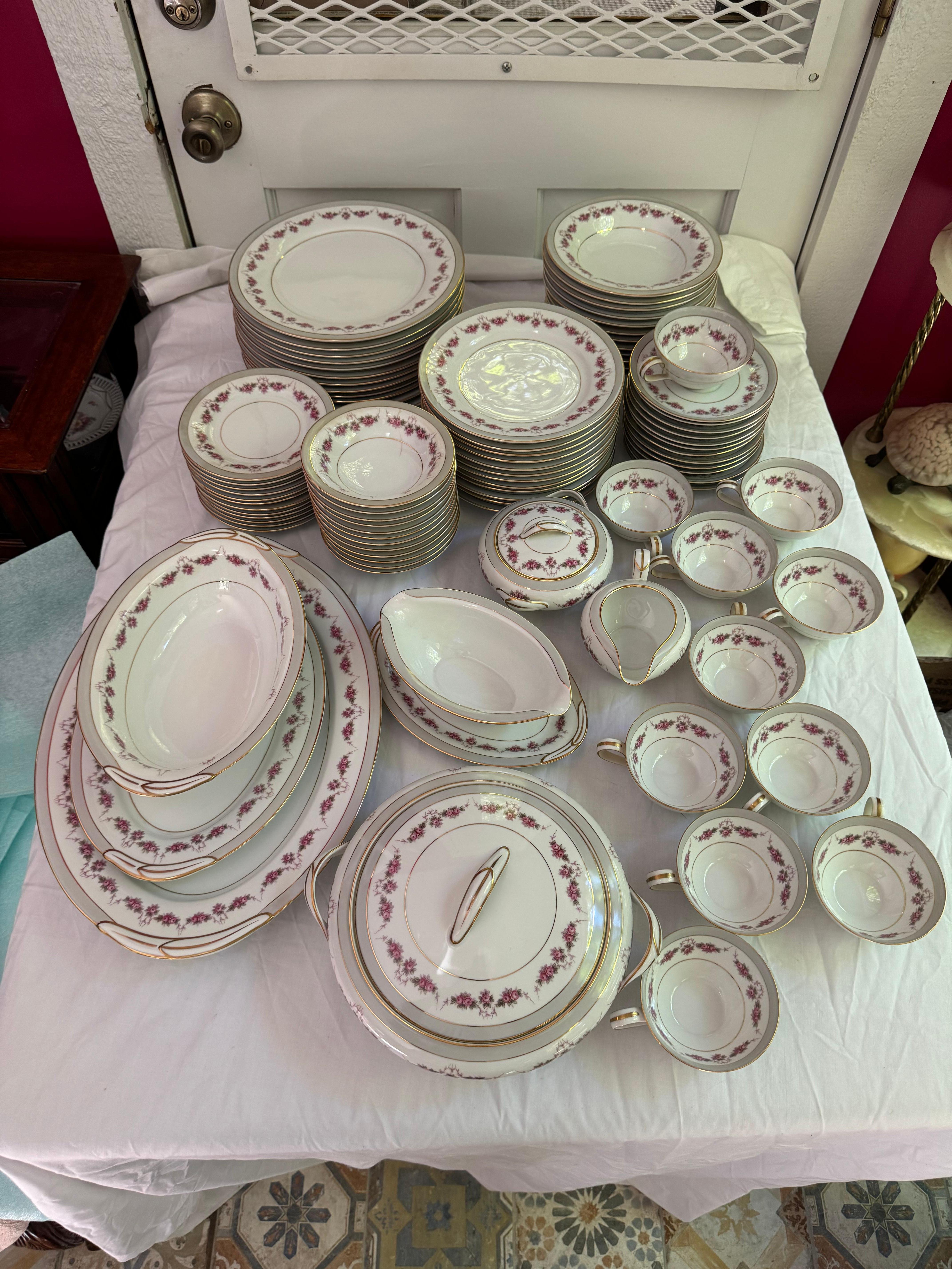 Ensemble de 12 pièces vintage Rc Royal Crockery par Noritake China en vente 12