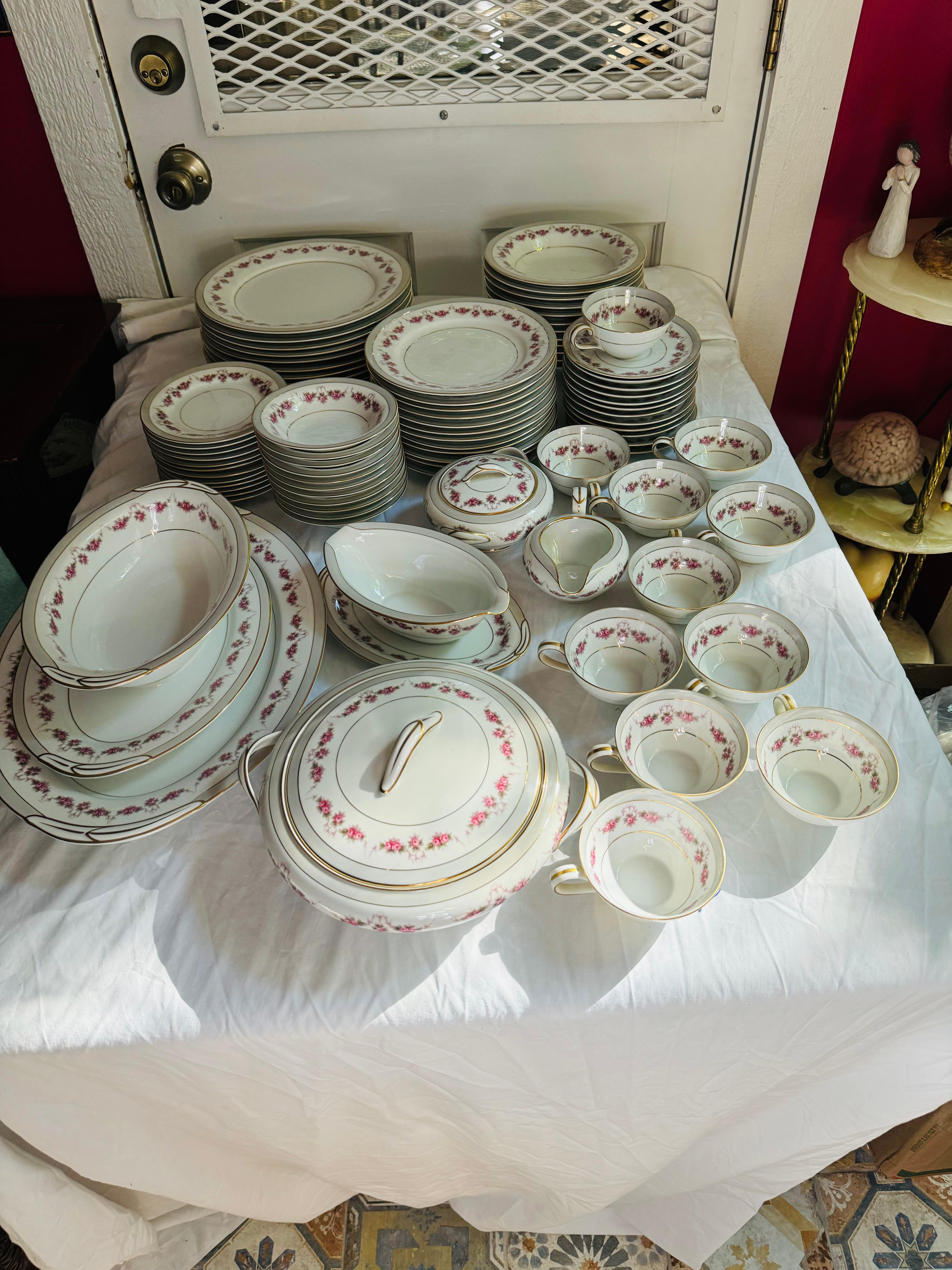 Anglo-japonais Ensemble de 12 pièces vintage Rc Royal Crockery par Noritake China en vente