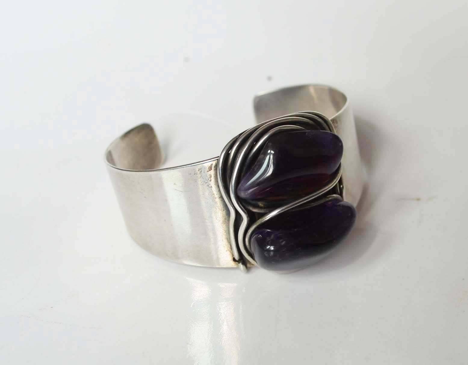 Fine vintage modernist Francisco Rebajes sterling silver wire wrapped amethyst cuff bracelet.
Original 1950s modernist design
Rare and beautiful item.




      