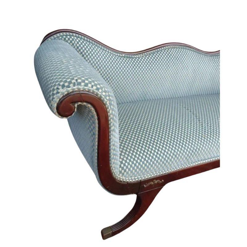 Sofa Recamier vintage tapissé de velours Clarence House État moyen - En vente à Locust Valley, NY