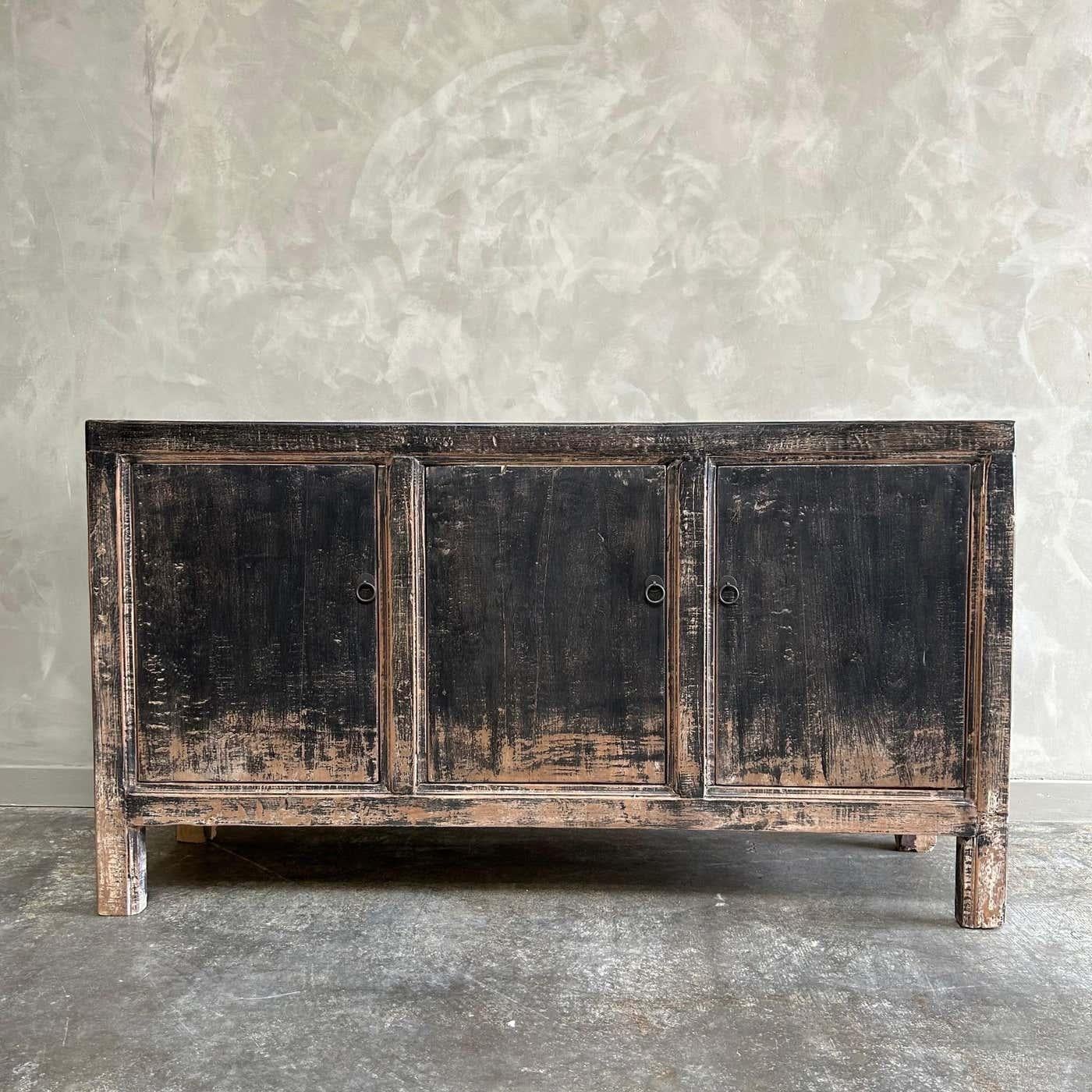 Armario Vintage de 3 Puertas Pintado de Madera de Olmo Recuperada Negro Moderno orgánico en venta