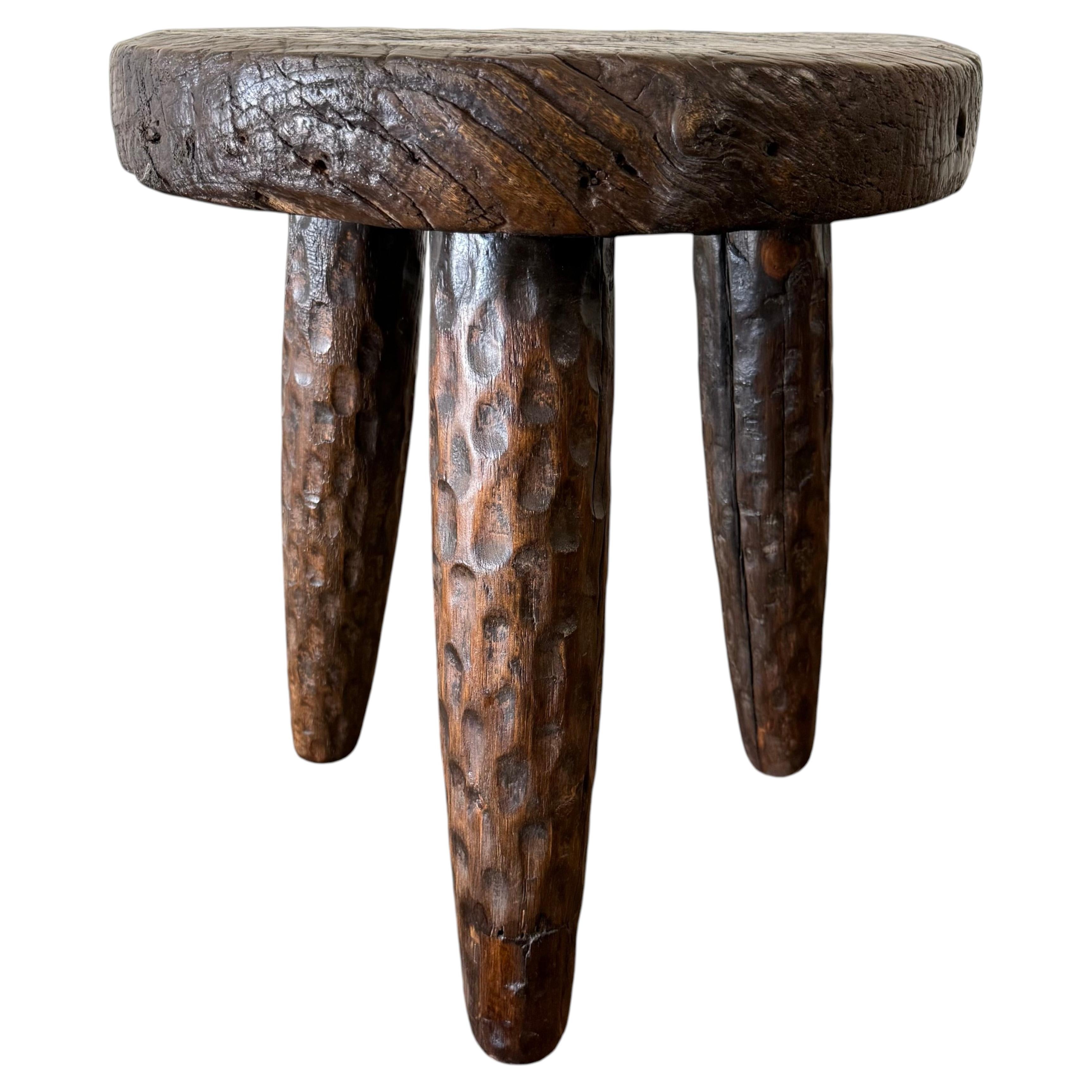 Table d'appoint vintage en pin de récupération, 17.5" – Noyer