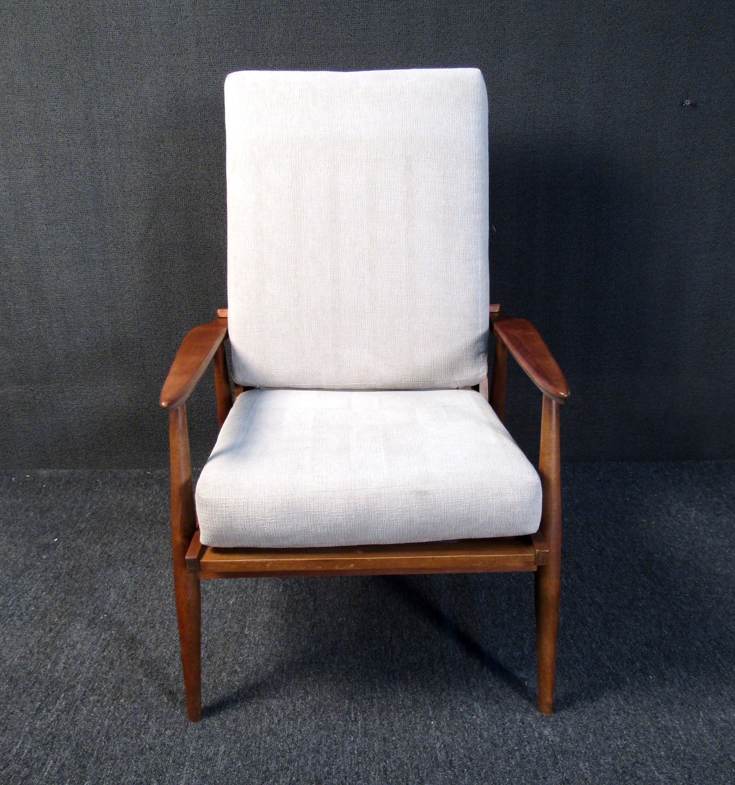 Mid-Century Modern Vintage Reclining Armchair in Walnut For Sale