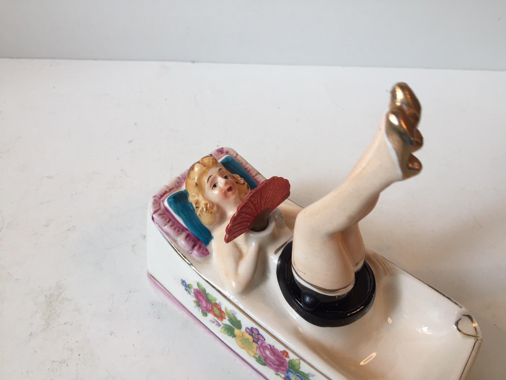 Vintage Reclining, Dancing Cancan Porcelain Ashtray by Takito, Japan, circa 1950 In Good Condition For Sale In Esbjerg, DK