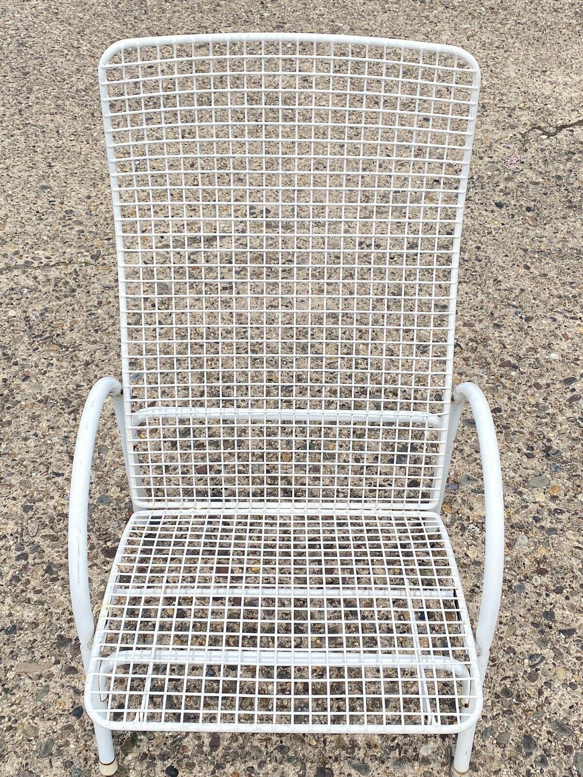 Silla reclinable vintage de hierro forjado escultural de mediados del siglo moderno para patio en venta 4