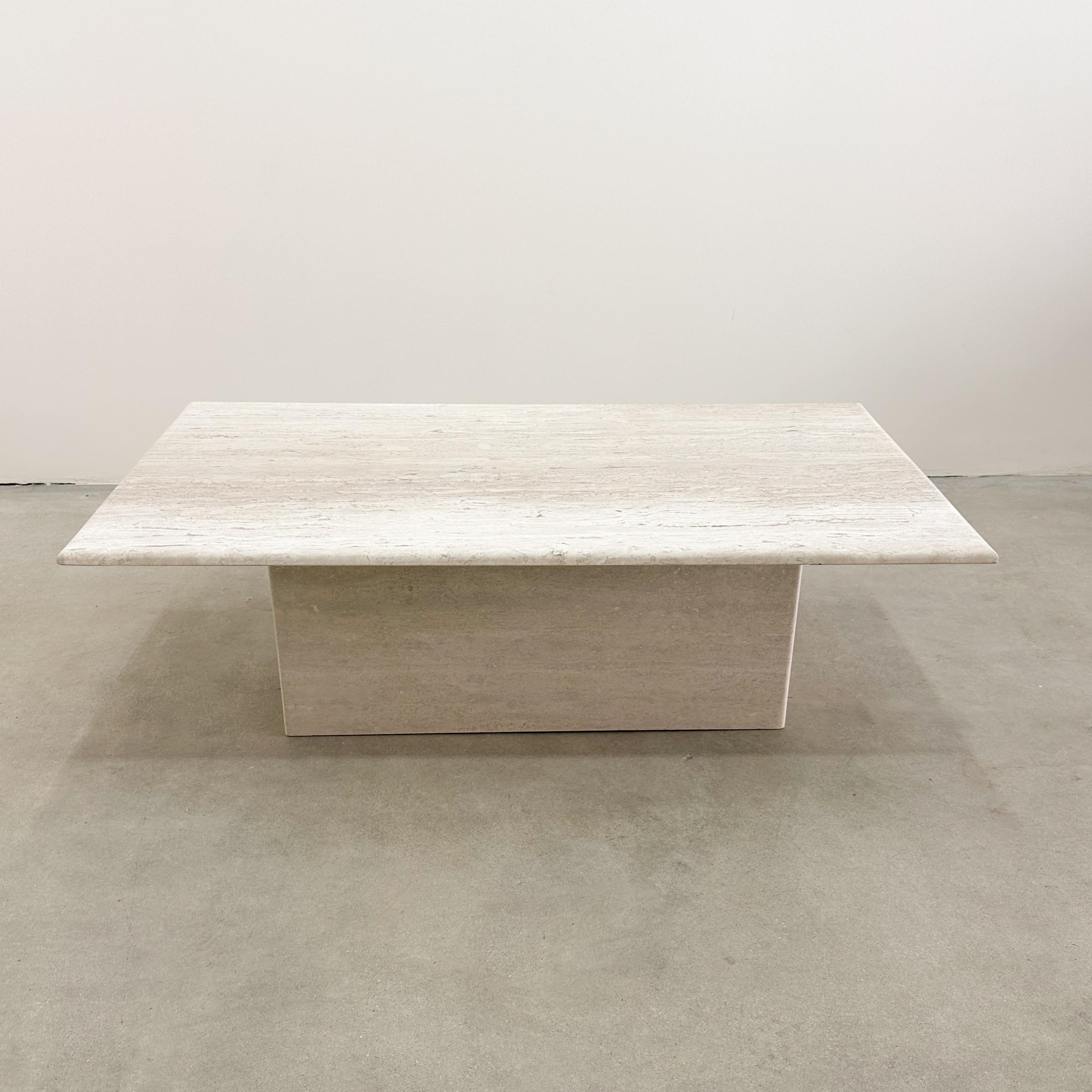 Table basse rectangulaire en travertin et marbre postmoderne MCM Retro  Bon état - En vente à Palm Desert, CA