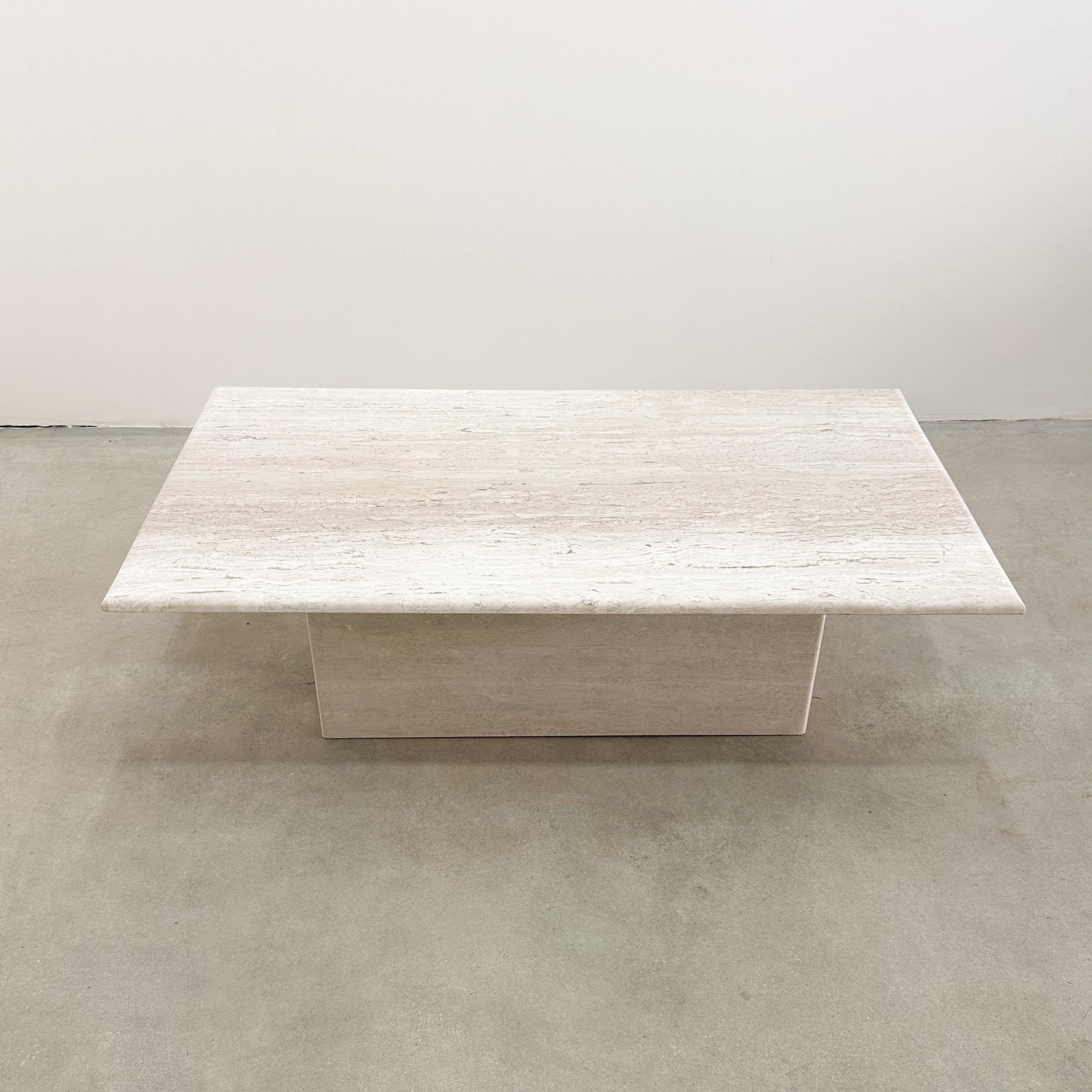 Fin du 20e siècle Table basse rectangulaire en travertin et marbre postmoderne MCM Retro  en vente