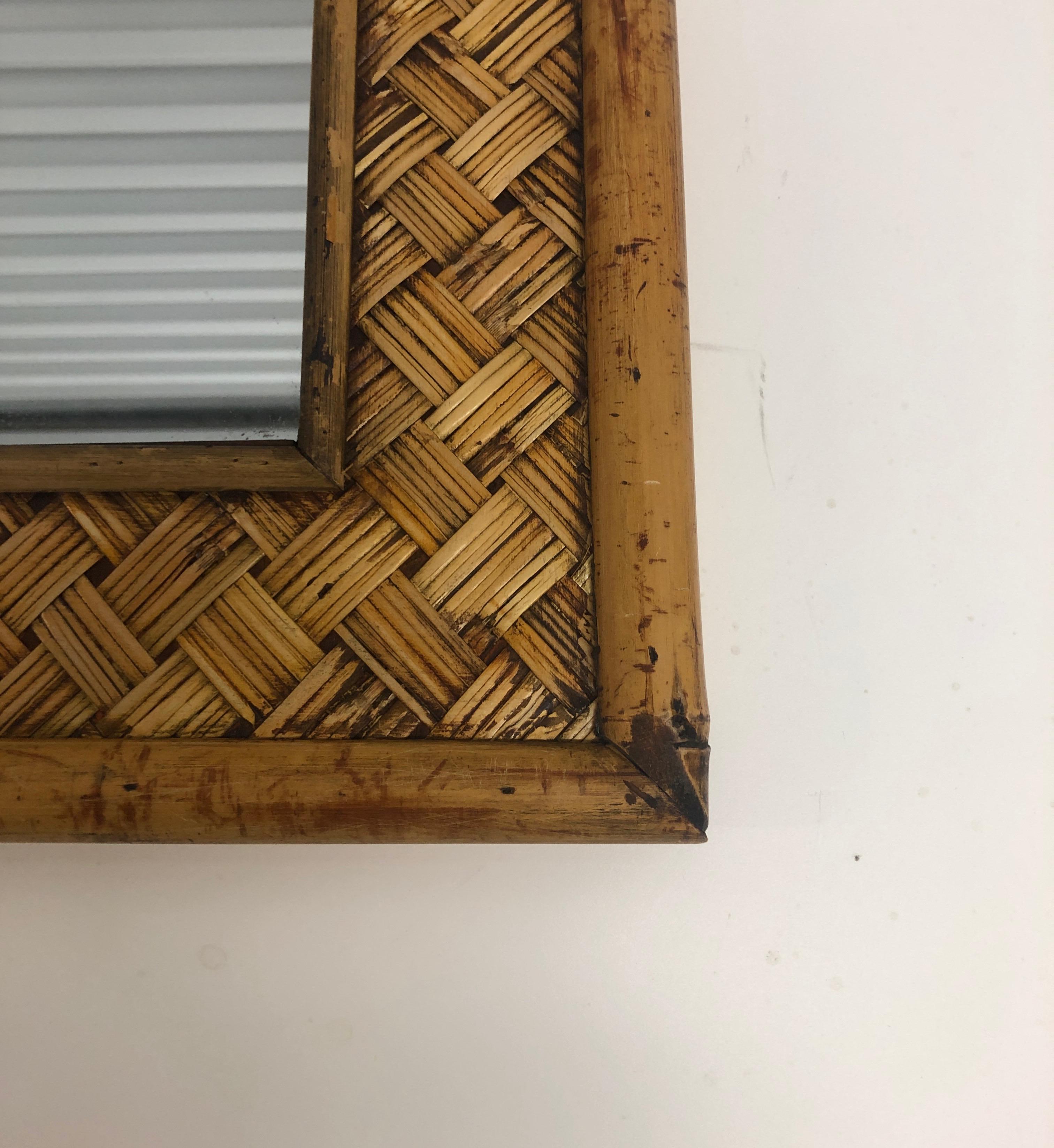 Vieux miroir rectangulaire en bambou avec bordure en forme de treillis Bon état à Oakland Park, FL