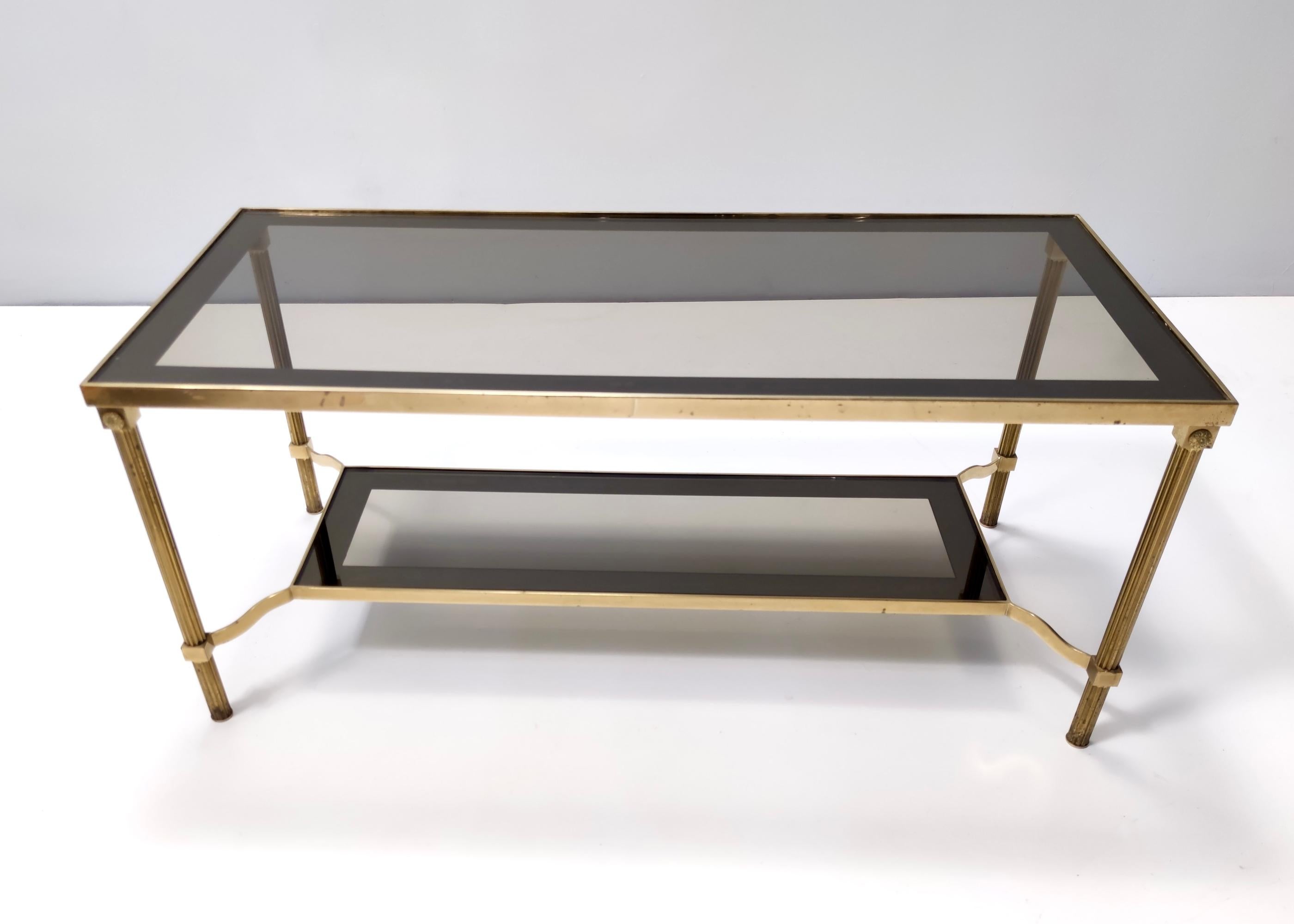 Vintage Rectangular Brass Coffee Table with Mirrored Glass Edges, Italy In Good Condition For Sale In Bresso, Lombardy