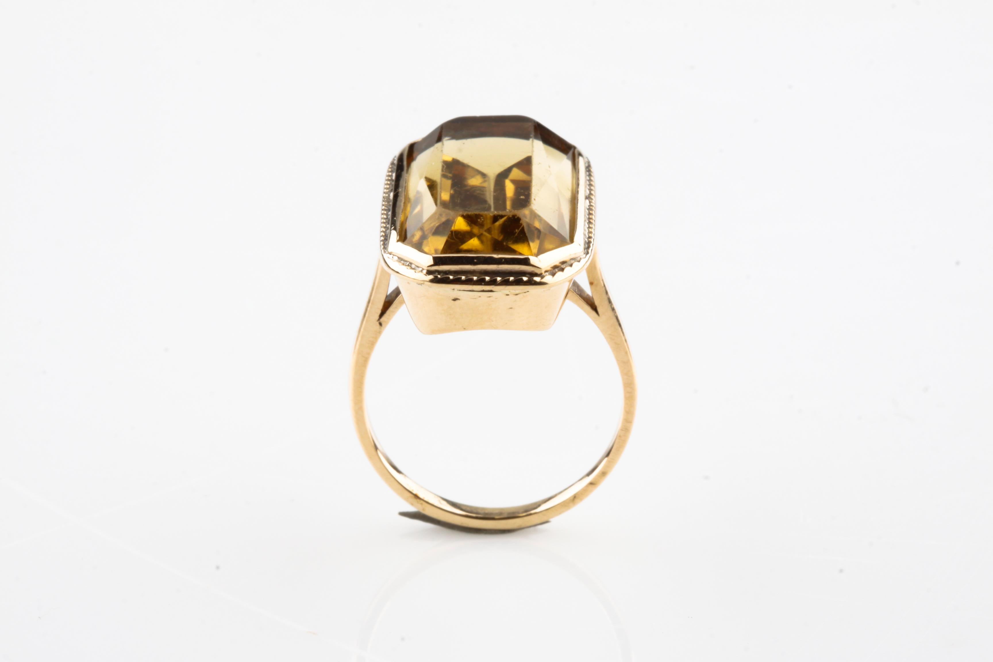 One electronically tested 14KT yellow gold ladies cast citrine solitaire ring
Bright polish finish
Condition is good
Ladies 14KT Yellow Gold Citrine Solitaire Ring
The features citrine is set within a yellow gold bezel
Completed by a two-millimeter